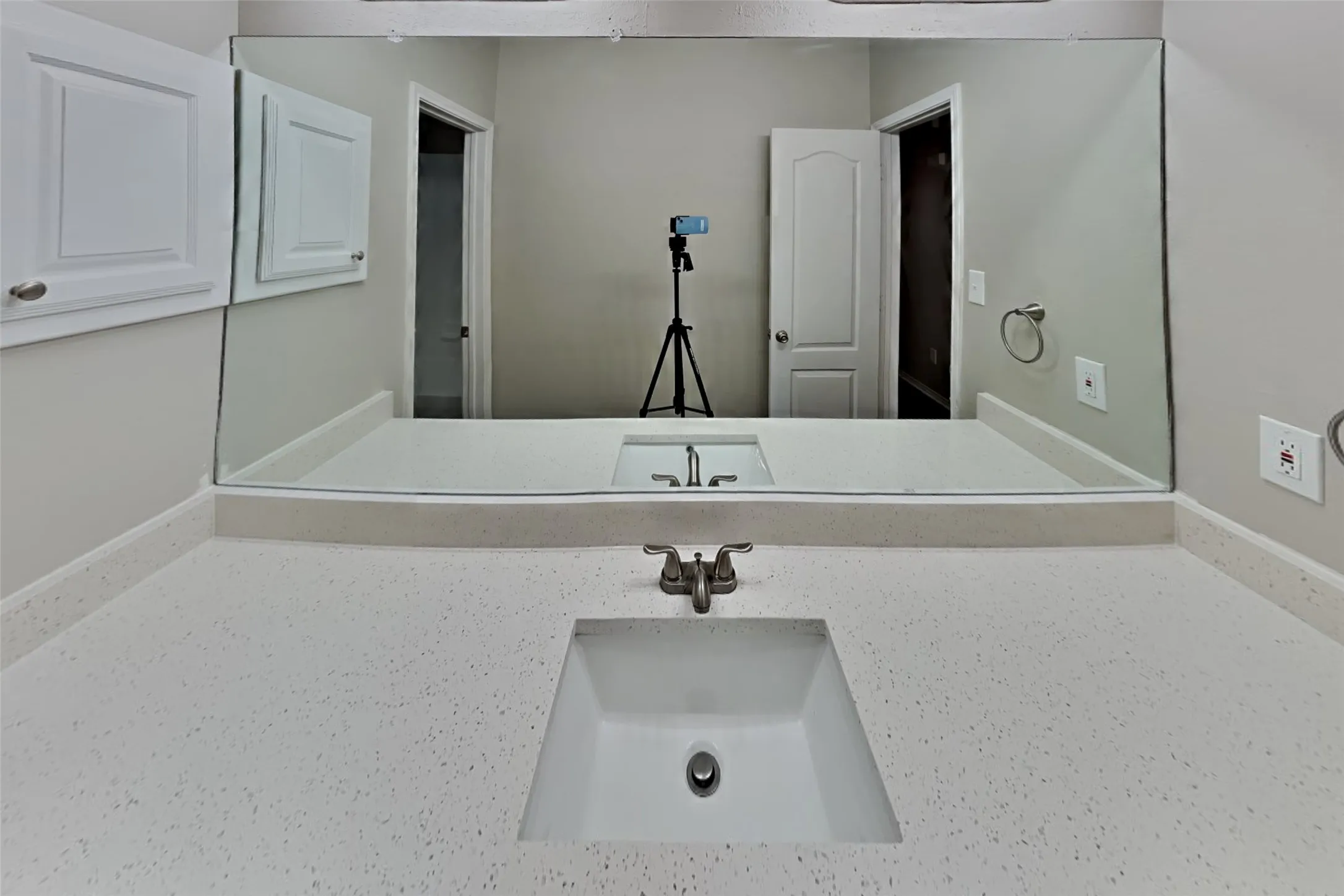Single Family Residence For Rent in Tarrant County , 8725 Creede Trail, Fort Worth, Texas 76118, 4 Bedroom, 2 Bathroom, 2 Garage spaces, 1,974 Sqft, built in 1998, mls#21389210, Real Estate Agent in Fort Worth, Homes For Rent in Tarrant county, Homes For Rent in Fort Worth, Realtor in Fort Worth Texas, Real Estate Brokerage Independent Realty Texas, Luminita Cordes Realtor