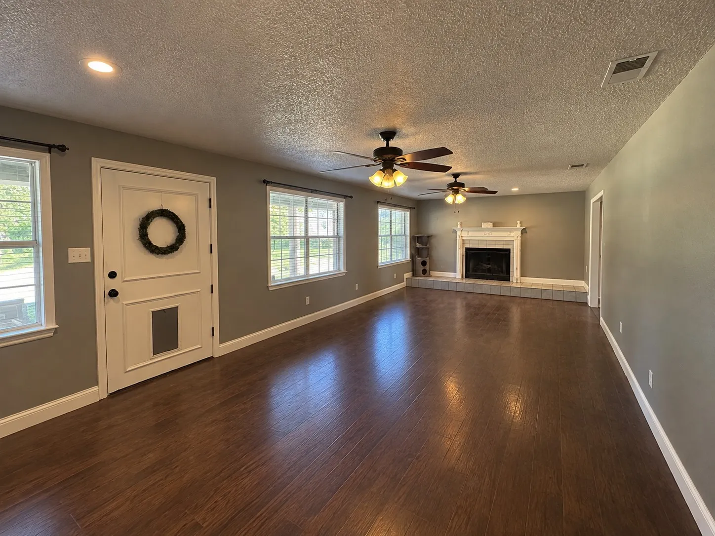 Single Family Residence For Sale in Hunt County , 670 County Road 3701, Quinlan, Texas 75474, 3 Bedroom, 2 Bathroom, 2 Garage spaces, 2,197 Sqft, built in 1976, mls#21389218, Real Estate Agent in Quinlan, Homes For Sale in Hunt county, Homes For Sale in Quinlan, Realtor in Quinlan Texas, Real Estate Brokerage Independent Realty Texas, Luminita Cordes Realtor