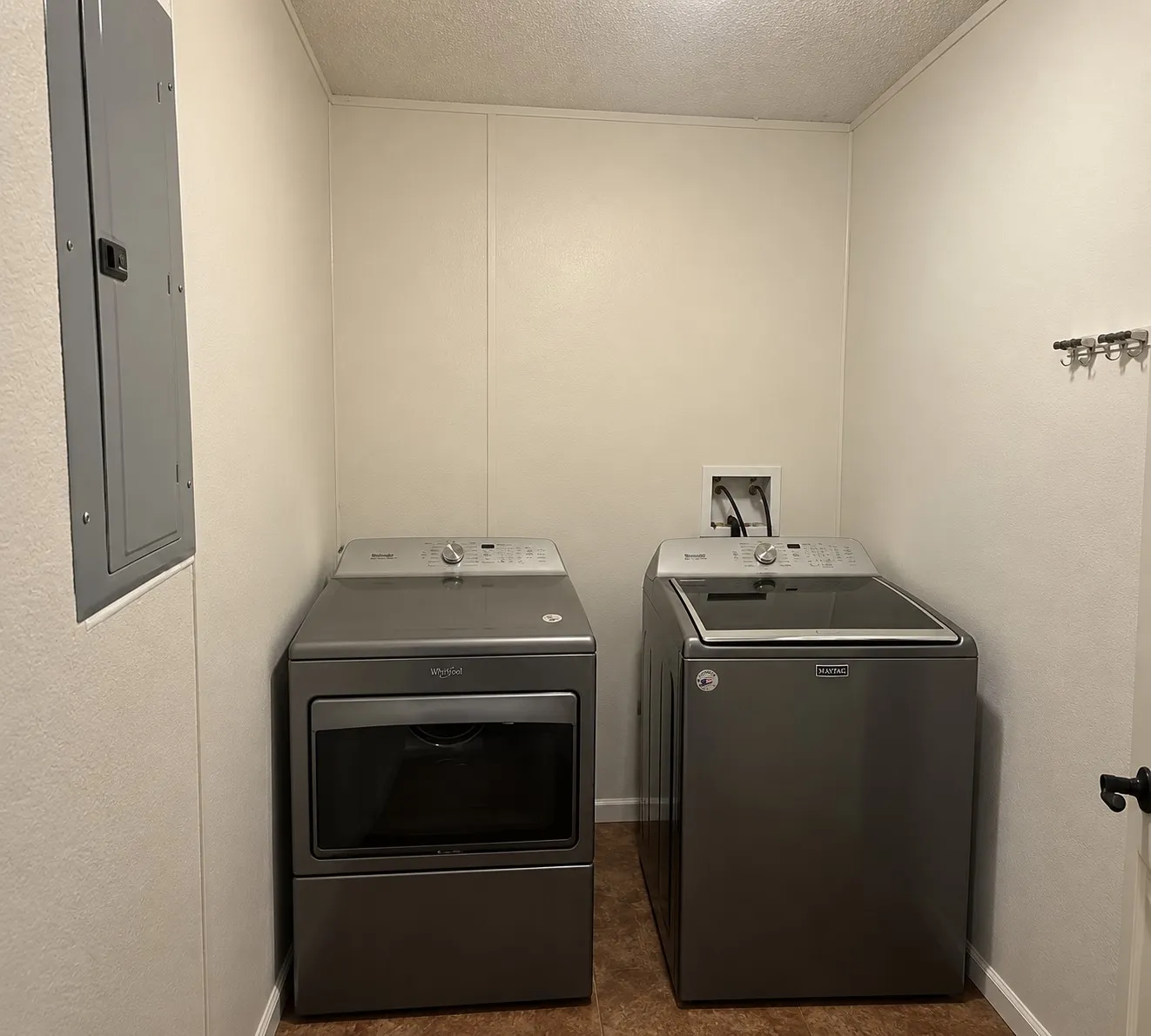 Single Family Residence For Sale in Hunt County , 670 County Road 3701, Quinlan, Texas 75474, 3 Bedroom, 2 Bathroom, 2 Garage spaces, 2,197 Sqft, built in 1976, mls#21389218, Real Estate Agent in Quinlan, Homes For Sale in Hunt county, Homes For Sale in Quinlan, Realtor in Quinlan Texas, Real Estate Brokerage Independent Realty Texas, Luminita Cordes Realtor