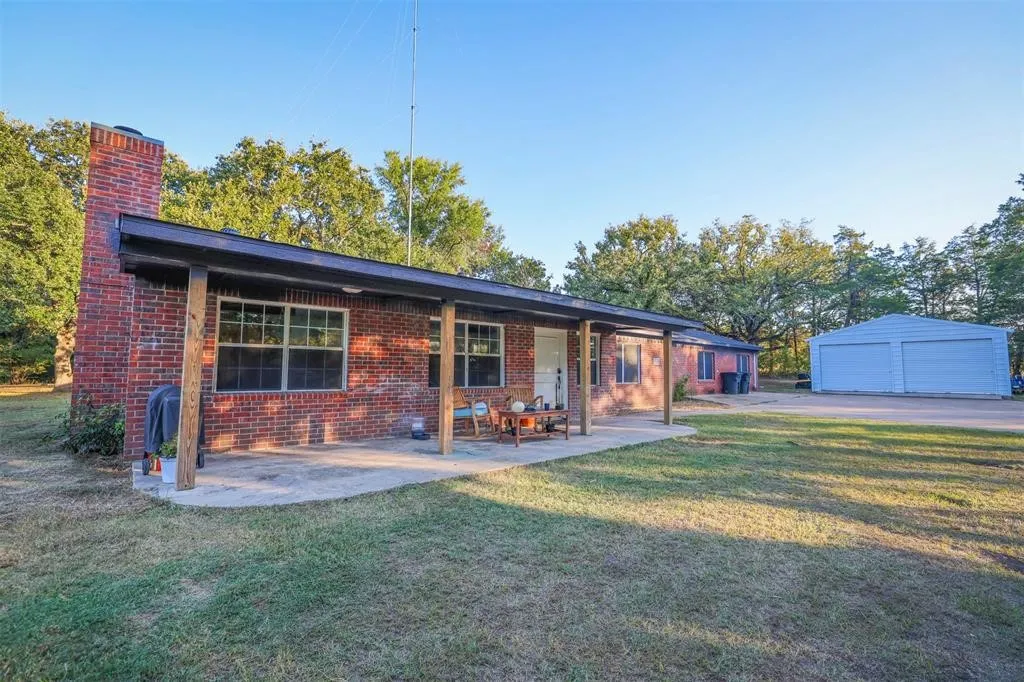 Single Family Residence For Sale in Hunt County , 670 County Road 3701, Quinlan, Texas 75474, 3 Bedroom, 2 Bathroom, 2 Garage spaces, 2,197 Sqft, built in 1976, mls#21389218, Real Estate Agent in Quinlan, Homes For Sale in Hunt county, Homes For Sale in Quinlan, Realtor in Quinlan Texas, Real Estate Brokerage Independent Realty Texas, Luminita Cordes Realtor
