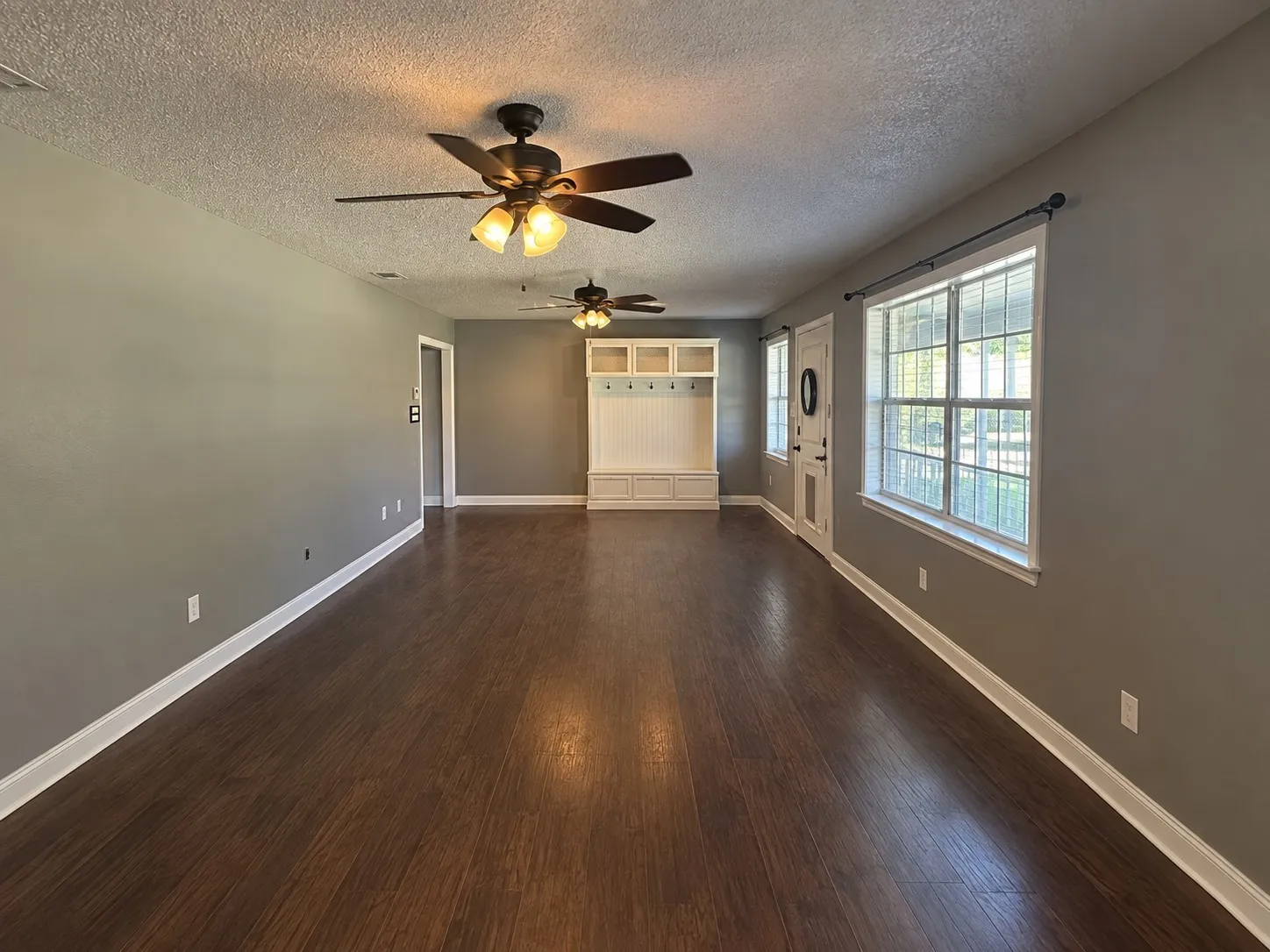 Single Family Residence For Sale in Hunt County , 670 County Road 3701, Quinlan, Texas 75474, 3 Bedroom, 2 Bathroom, 2 Garage spaces, 2,197 Sqft, built in 1976, mls#21389218, Real Estate Agent in Quinlan, Homes For Sale in Hunt county, Homes For Sale in Quinlan, Realtor in Quinlan Texas, Real Estate Brokerage Independent Realty Texas, Luminita Cordes Realtor