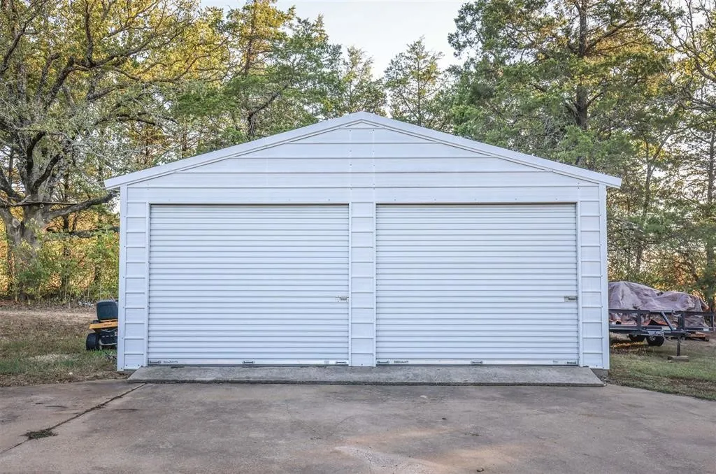 Single Family Residence For Sale in Hunt County , 670 County Road 3701, Quinlan, Texas 75474, 3 Bedroom, 2 Bathroom, 2 Garage spaces, 2,197 Sqft, built in 1976, mls#21389218, Real Estate Agent in Quinlan, Homes For Sale in Hunt county, Homes For Sale in Quinlan, Realtor in Quinlan Texas, Real Estate Brokerage Independent Realty Texas, Luminita Cordes Realtor
