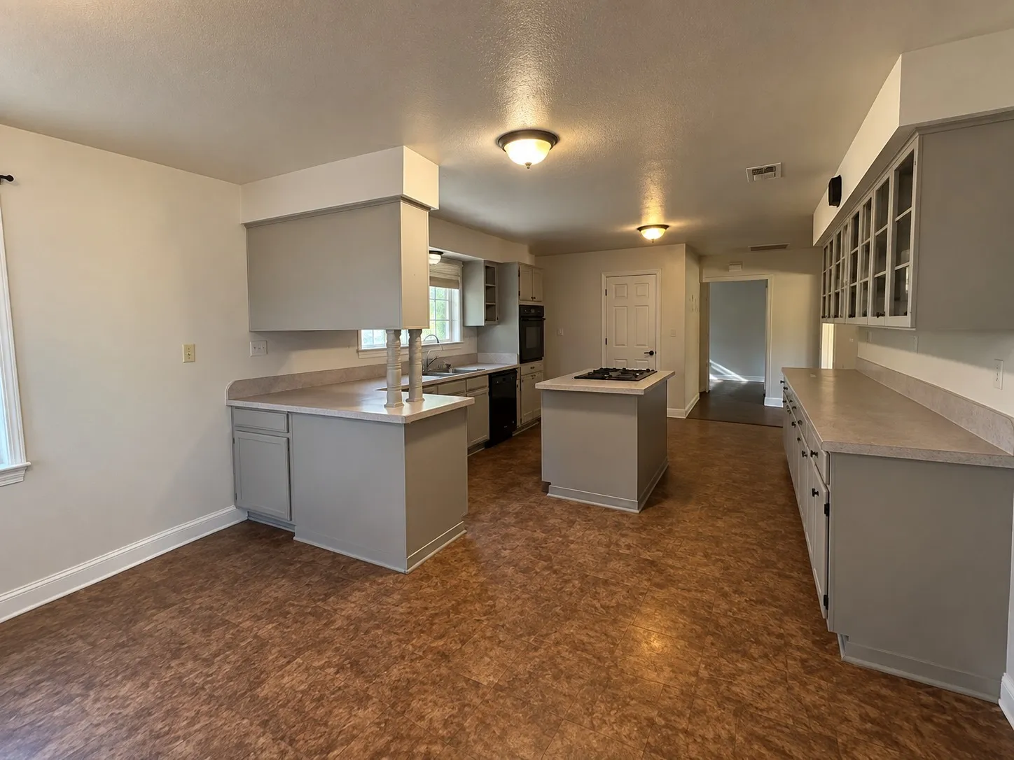 Single Family Residence For Sale in Hunt County , 670 County Road 3701, Quinlan, Texas 75474, 3 Bedroom, 2 Bathroom, 2 Garage spaces, 2,197 Sqft, built in 1976, mls#21389218, Real Estate Agent in Quinlan, Homes For Sale in Hunt county, Homes For Sale in Quinlan, Realtor in Quinlan Texas, Real Estate Brokerage Independent Realty Texas, Luminita Cordes Realtor
