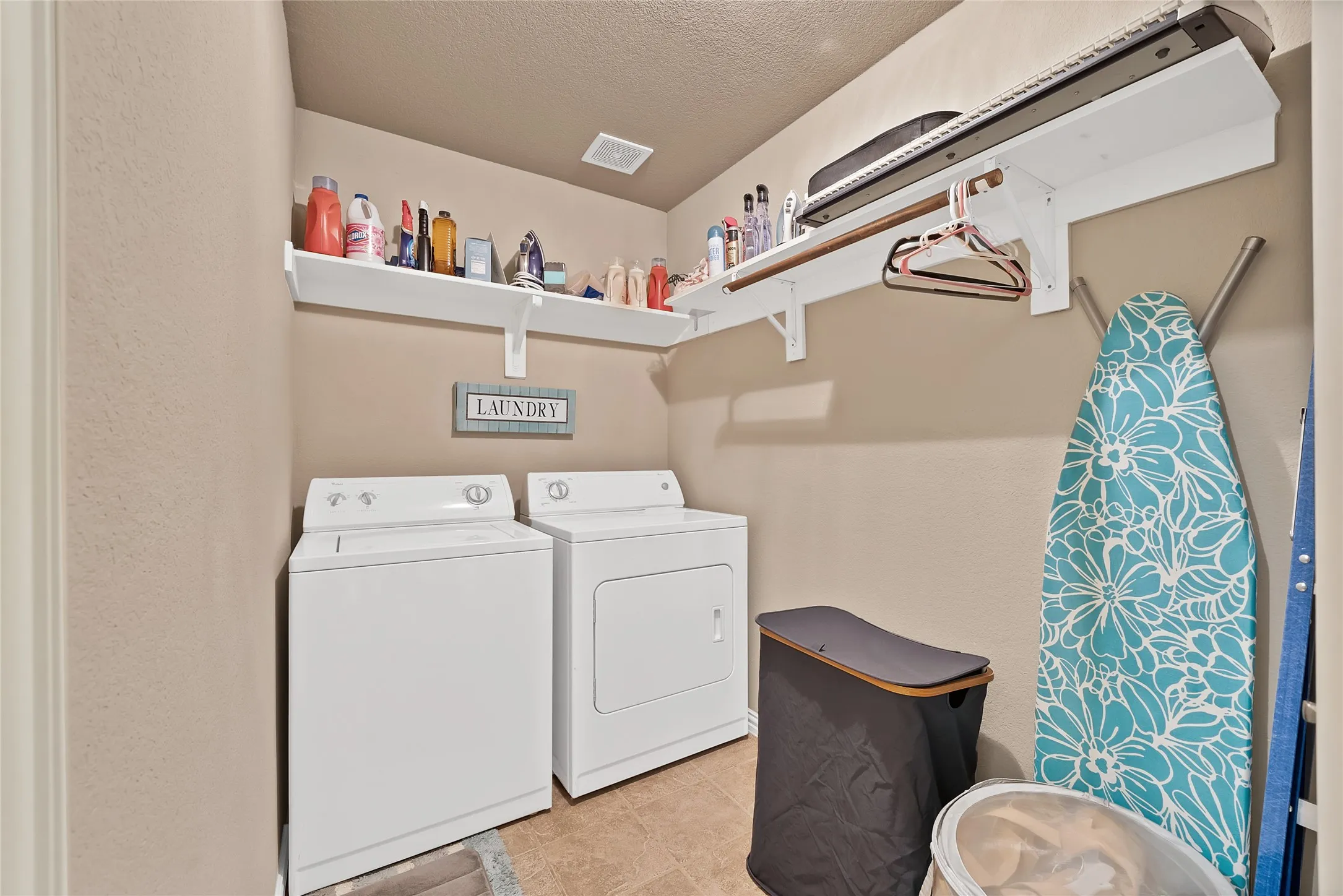 Single Family Residence For Sale in Kaufman County , 2029 Wellington Point, Heartland, Texas 75126, 3 Bedroom, 2 Bathroom, 2 Garage spaces, 1,730 Sqft, built in 2012, mls#21387197, Real Estate Agent in Heartland, Homes For Sale in Kaufman county, Homes For Sale in Heartland, Realtor in Heartland Texas, Real Estate Brokerage Independent Realty Texas, Luminita Cordes Realtor