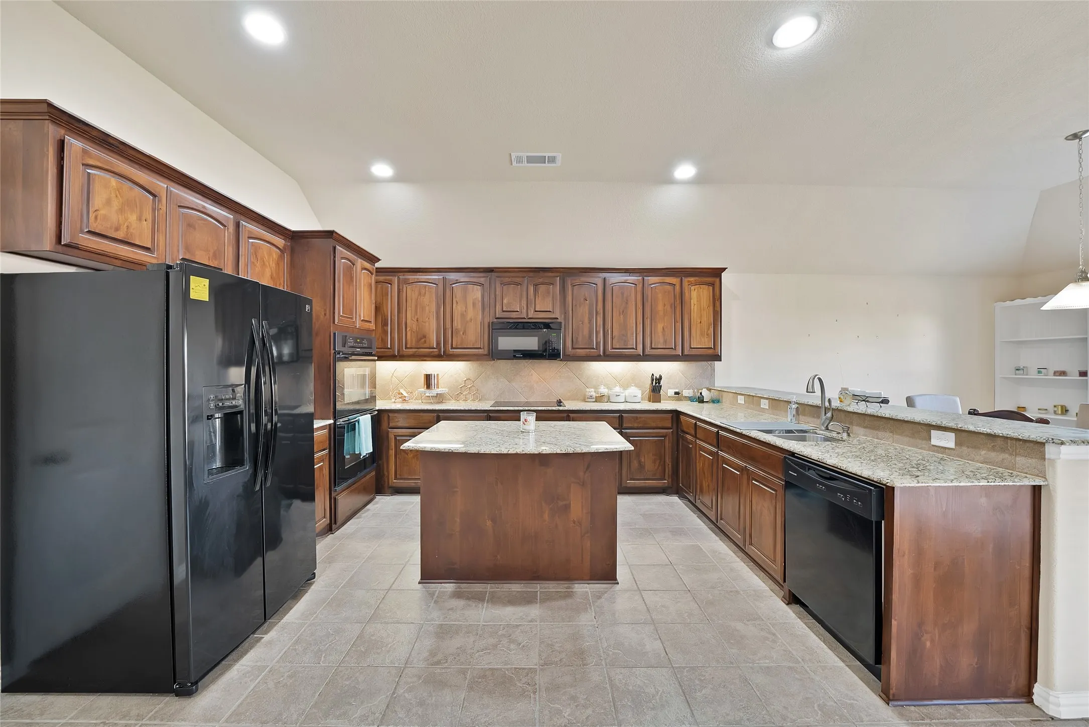 Single Family Residence For Sale in Kaufman County , 2029 Wellington Point, Heartland, Texas 75126, 3 Bedroom, 2 Bathroom, 2 Garage spaces, 1,730 Sqft, built in 2012, mls#21387197, Real Estate Agent in Heartland, Homes For Sale in Kaufman county, Homes For Sale in Heartland, Realtor in Heartland Texas, Real Estate Brokerage Independent Realty Texas, Luminita Cordes Realtor