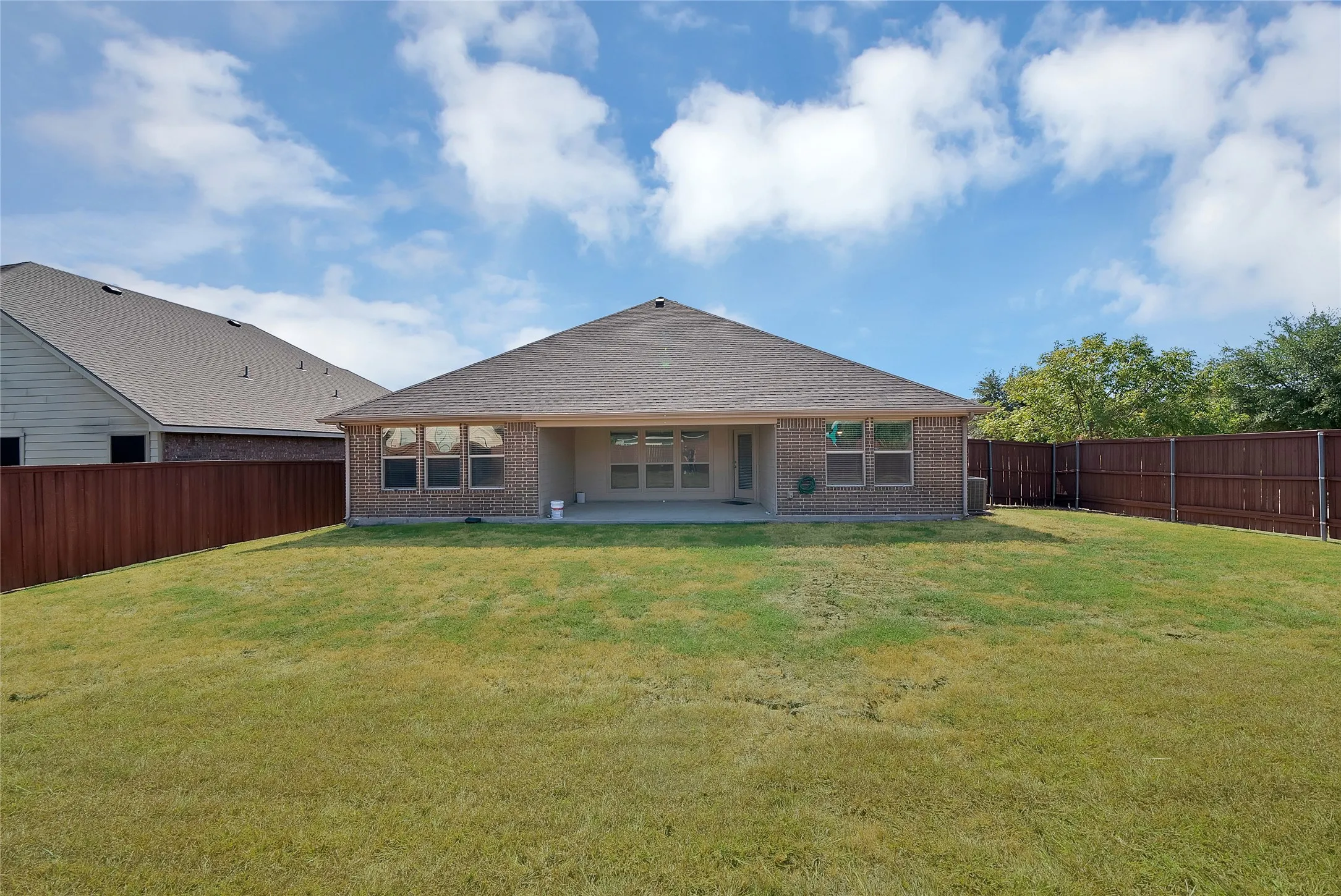 Single Family Residence For Sale in Kaufman County , 2029 Wellington Point, Heartland, Texas 75126, 3 Bedroom, 2 Bathroom, 2 Garage spaces, 1,730 Sqft, built in 2012, mls#21387197, Real Estate Agent in Heartland, Homes For Sale in Kaufman county, Homes For Sale in Heartland, Realtor in Heartland Texas, Real Estate Brokerage Independent Realty Texas, Luminita Cordes Realtor