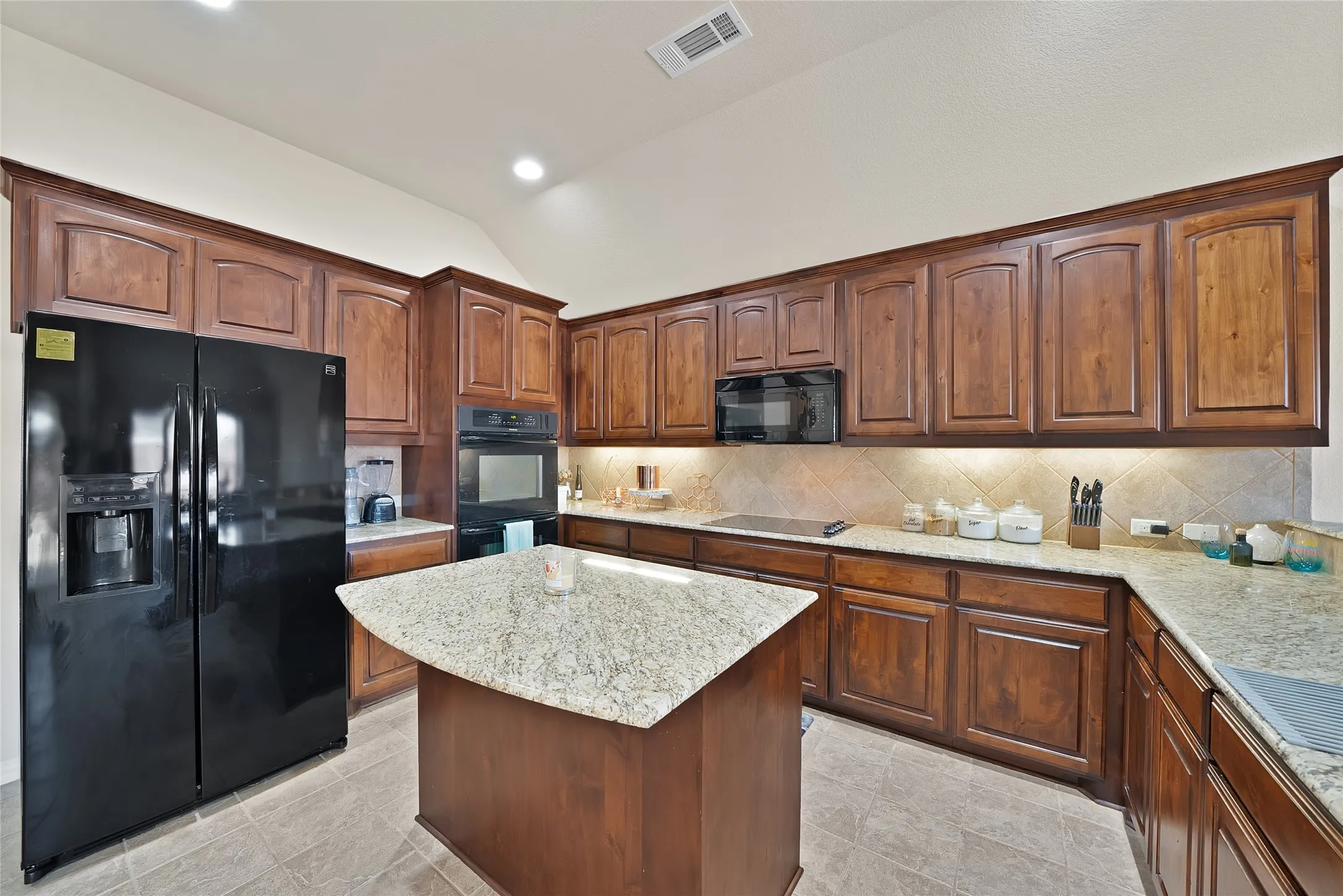Single Family Residence For Sale in Kaufman County , 2029 Wellington Point, Heartland, Texas 75126, 3 Bedroom, 2 Bathroom, 2 Garage spaces, 1,730 Sqft, built in 2012, mls#21387197, Real Estate Agent in Heartland, Homes For Sale in Kaufman county, Homes For Sale in Heartland, Realtor in Heartland Texas, Real Estate Brokerage Independent Realty Texas, Luminita Cordes Realtor