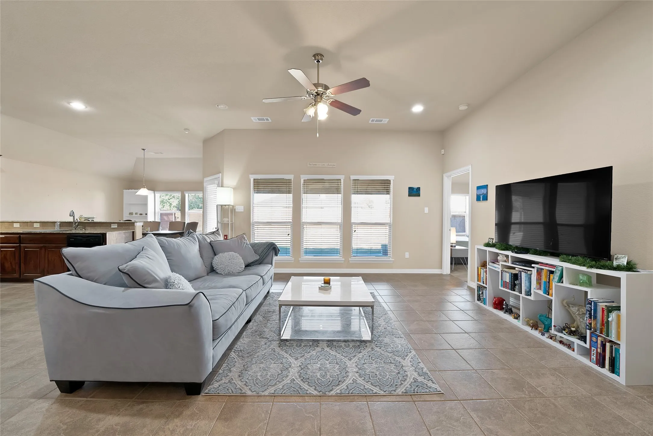 Single Family Residence For Sale in Kaufman County , 2029 Wellington Point, Heartland, Texas 75126, 3 Bedroom, 2 Bathroom, 2 Garage spaces, 1,730 Sqft, built in 2012, mls#21387197, Real Estate Agent in Heartland, Homes For Sale in Kaufman county, Homes For Sale in Heartland, Realtor in Heartland Texas, Real Estate Brokerage Independent Realty Texas, Luminita Cordes Realtor