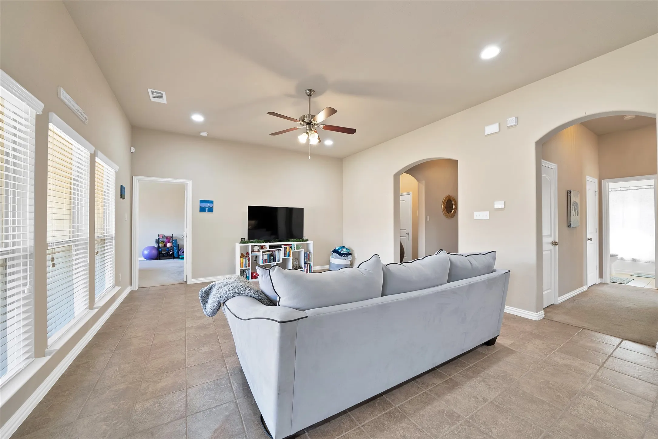 Single Family Residence For Sale in Kaufman County , 2029 Wellington Point, Heartland, Texas 75126, 3 Bedroom, 2 Bathroom, 2 Garage spaces, 1,730 Sqft, built in 2012, mls#21387197, Real Estate Agent in Heartland, Homes For Sale in Kaufman county, Homes For Sale in Heartland, Realtor in Heartland Texas, Real Estate Brokerage Independent Realty Texas, Luminita Cordes Realtor