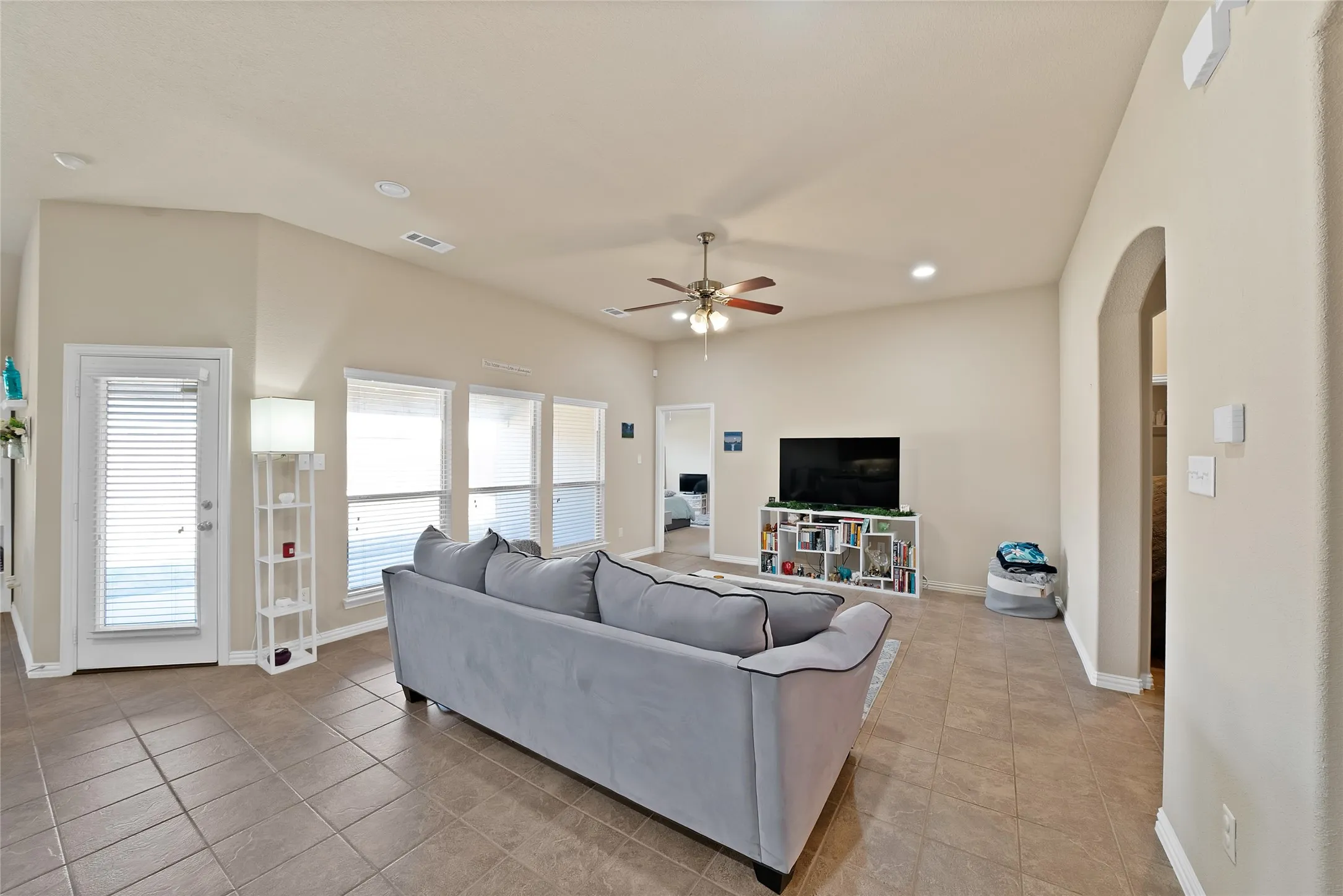Single Family Residence For Sale in Kaufman County , 2029 Wellington Point, Heartland, Texas 75126, 3 Bedroom, 2 Bathroom, 2 Garage spaces, 1,730 Sqft, built in 2012, mls#21387197, Real Estate Agent in Heartland, Homes For Sale in Kaufman county, Homes For Sale in Heartland, Realtor in Heartland Texas, Real Estate Brokerage Independent Realty Texas, Luminita Cordes Realtor