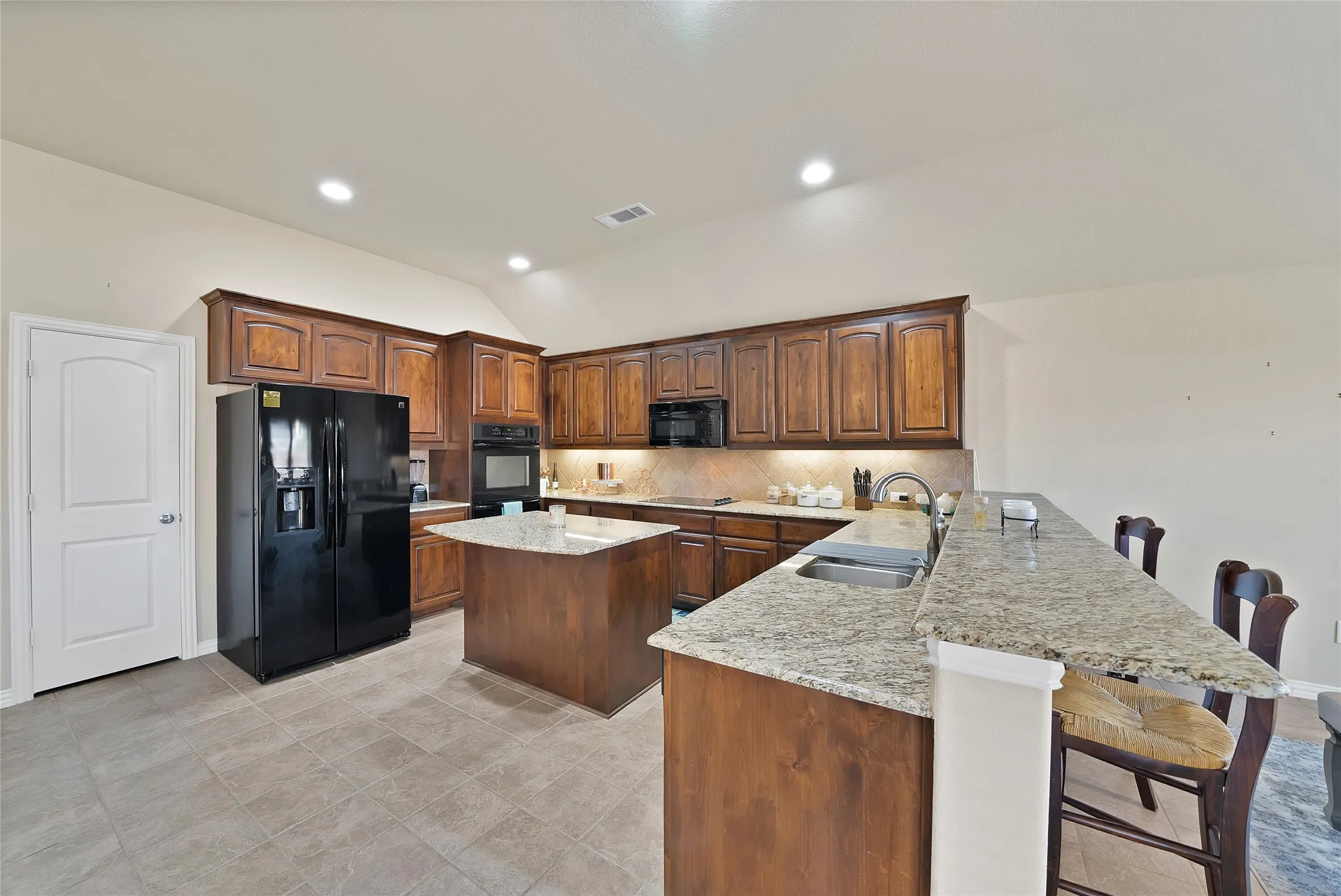 Single Family Residence For Sale in Kaufman County , 2029 Wellington Point, Heartland, Texas 75126, 3 Bedroom, 2 Bathroom, 2 Garage spaces, 1,730 Sqft, built in 2012, mls#21387197, Real Estate Agent in Heartland, Homes For Sale in Kaufman county, Homes For Sale in Heartland, Realtor in Heartland Texas, Real Estate Brokerage Independent Realty Texas, Luminita Cordes Realtor