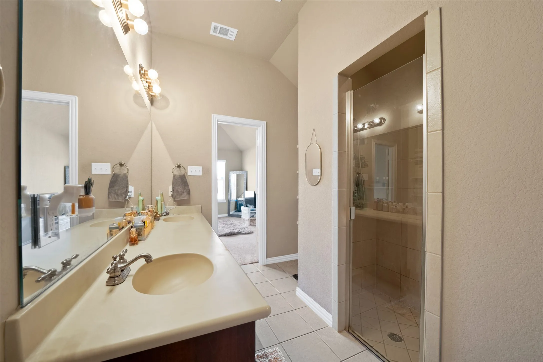 Single Family Residence For Sale in Kaufman County , 2029 Wellington Point, Heartland, Texas 75126, 3 Bedroom, 2 Bathroom, 2 Garage spaces, 1,730 Sqft, built in 2012, mls#21387197, Real Estate Agent in Heartland, Homes For Sale in Kaufman county, Homes For Sale in Heartland, Realtor in Heartland Texas, Real Estate Brokerage Independent Realty Texas, Luminita Cordes Realtor
