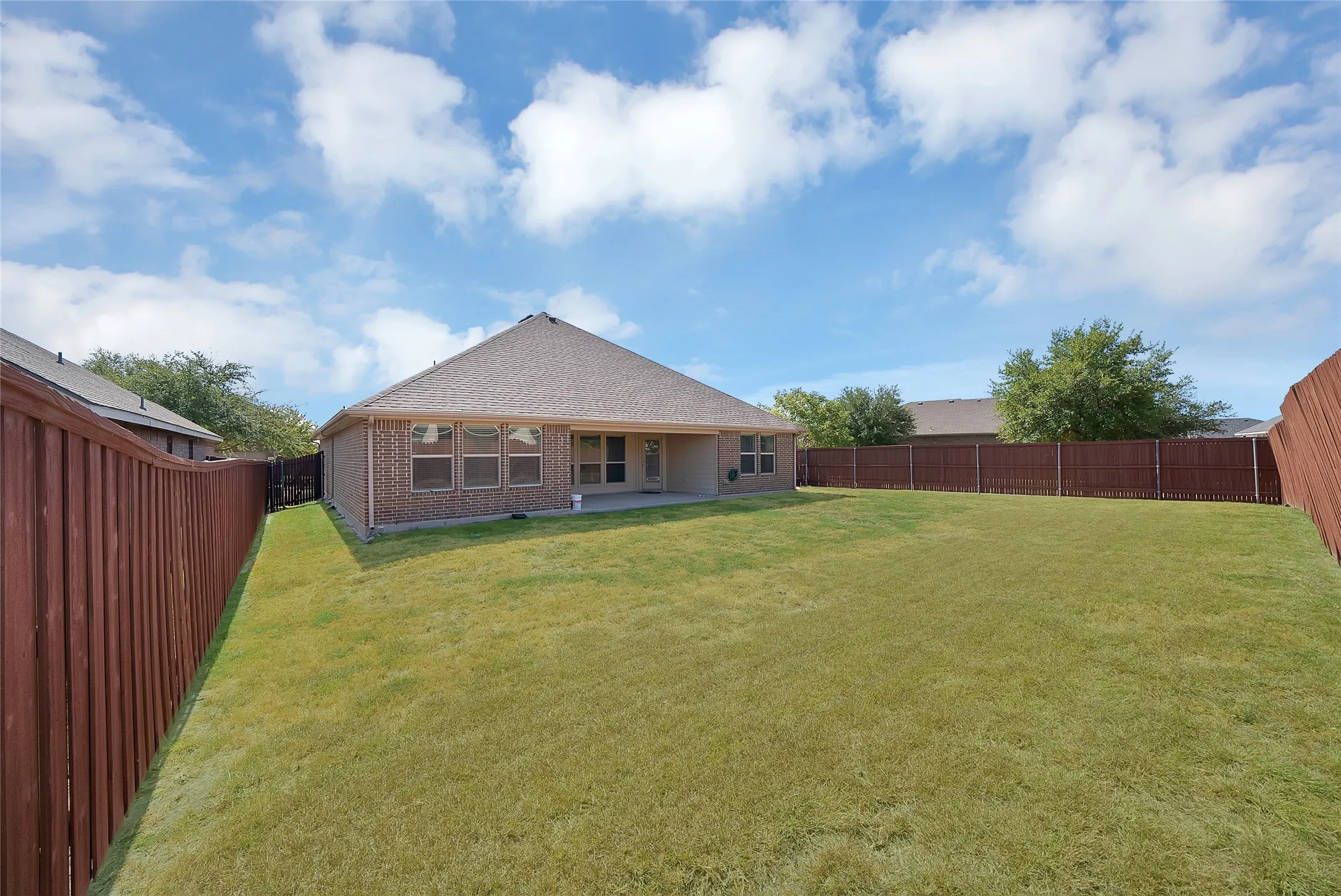 Single Family Residence For Sale in Kaufman County , 2029 Wellington Point, Heartland, Texas 75126, 3 Bedroom, 2 Bathroom, 2 Garage spaces, 1,730 Sqft, built in 2012, mls#21387197, Real Estate Agent in Heartland, Homes For Sale in Kaufman county, Homes For Sale in Heartland, Realtor in Heartland Texas, Real Estate Brokerage Independent Realty Texas, Luminita Cordes Realtor