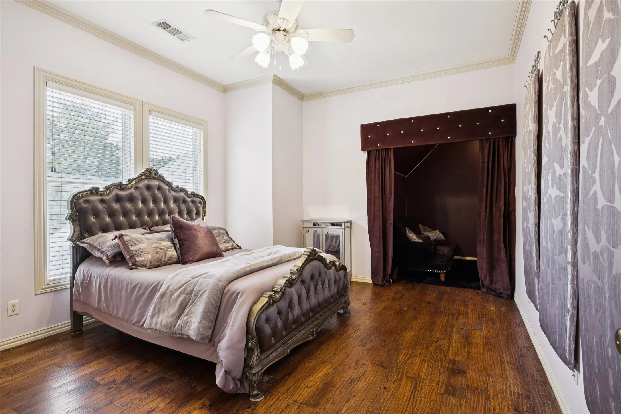 Single Family Residence For Sale in Tarrant County , 32 Wyck Hill Lane, Westlake, Texas 76262, 5 Bedroom, 7 Bathroom, 4 Garage spaces, 6,833 Sqft, built in 1998, mls#21389209, Real Estate Agent in Westlake, Homes For Sale in Tarrant county, Homes For Sale in Westlake, Realtor in Westlake Texas, Real Estate Brokerage Independent Realty Texas, Luminita Cordes Realtor