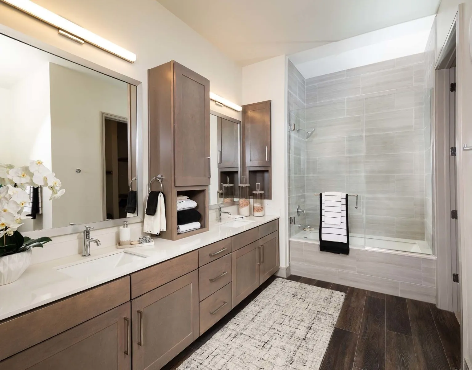 Apartment For Rent in Collin County , 7850 Communications Parkway 1323, Plano, Texas 75024, 1 Bedroom, 2 Bathroom, 2 Garage spaces, 900 Sqft, built in 2019, mls#21389223, Real Estate Agent in Plano, Homes For Rent in Collin county, Homes For Rent in Plano, Realtor in Plano Texas, Real Estate Brokerage Independent Realty Texas, Luminita Cordes Realtor