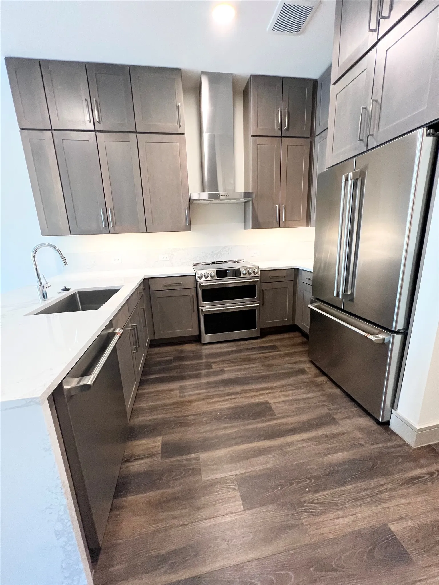 Apartment For Rent in Collin County , 7850 Communications Parkway 1323, Plano, Texas 75024, 1 Bedroom, 2 Bathroom, 2 Garage spaces, 900 Sqft, built in 2019, mls#21389223, Real Estate Agent in Plano, Homes For Rent in Collin county, Homes For Rent in Plano, Realtor in Plano Texas, Real Estate Brokerage Independent Realty Texas, Luminita Cordes Realtor