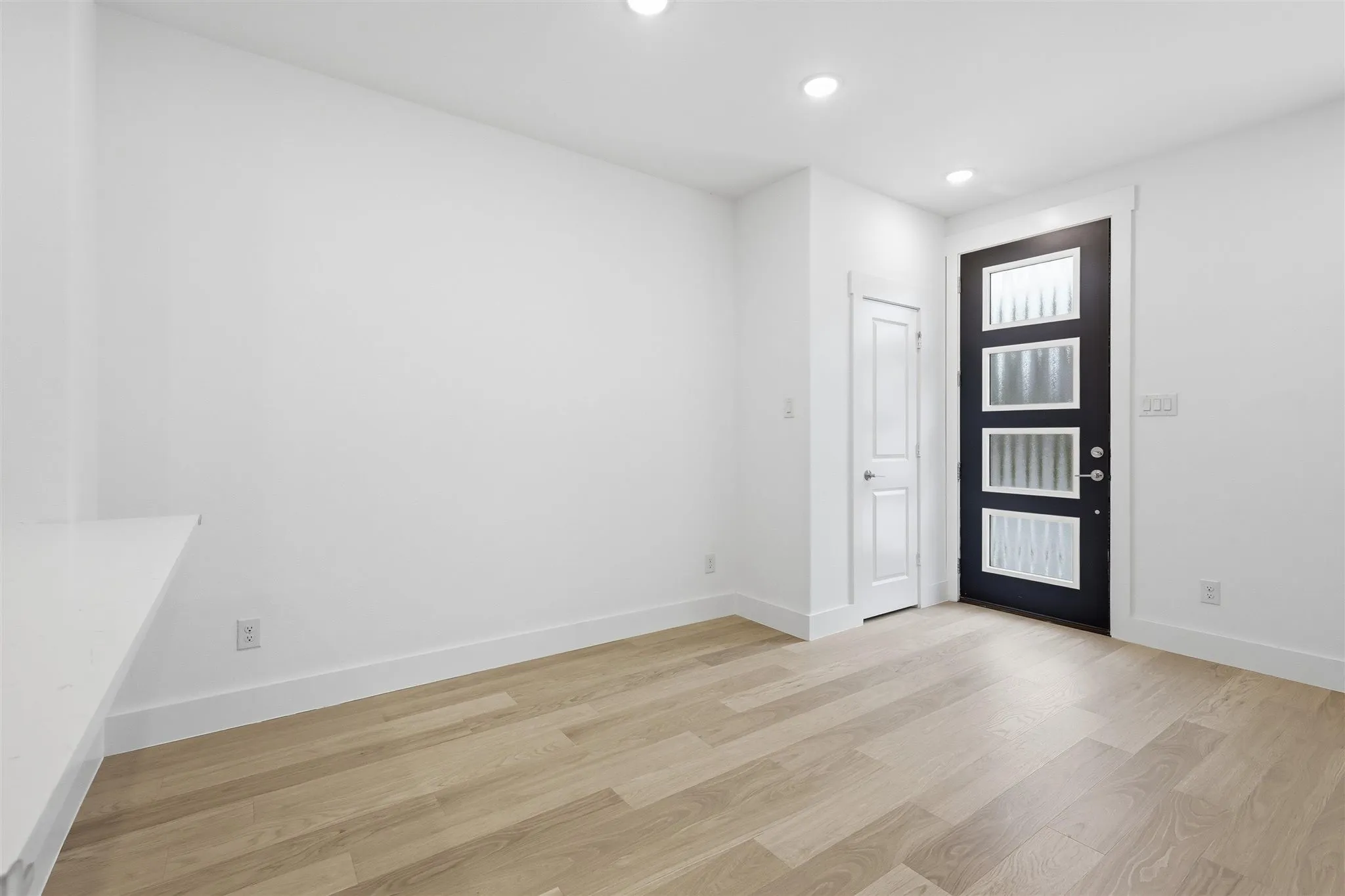 Townhouse For Sale in Tarrant County , 4734 Smokey Quartz Lane, Arlington, Texas 76005, 3 Bedroom, 3 Bathroom, 2 Garage spaces, 1,688 Sqft, built in 2024, mls#21389224, Real Estate Agent in Arlington, Homes For Sale in Tarrant county, Homes For Sale in Arlington, Realtor in Arlington Texas, Real Estate Brokerage Independent Realty Texas, Luminita Cordes Realtor