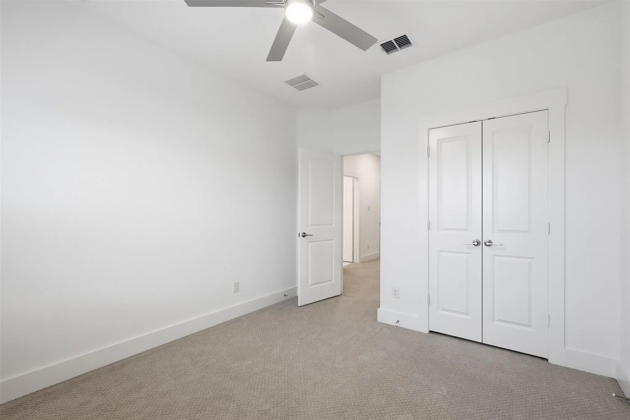 Townhouse For Sale in Tarrant County , 4734 Smokey Quartz Lane, Arlington, Texas 76005, 3 Bedroom, 3 Bathroom, 2 Garage spaces, 1,688 Sqft, built in 2024, mls#21389224, Real Estate Agent in Arlington, Homes For Sale in Tarrant county, Homes For Sale in Arlington, Realtor in Arlington Texas, Real Estate Brokerage Independent Realty Texas, Luminita Cordes Realtor