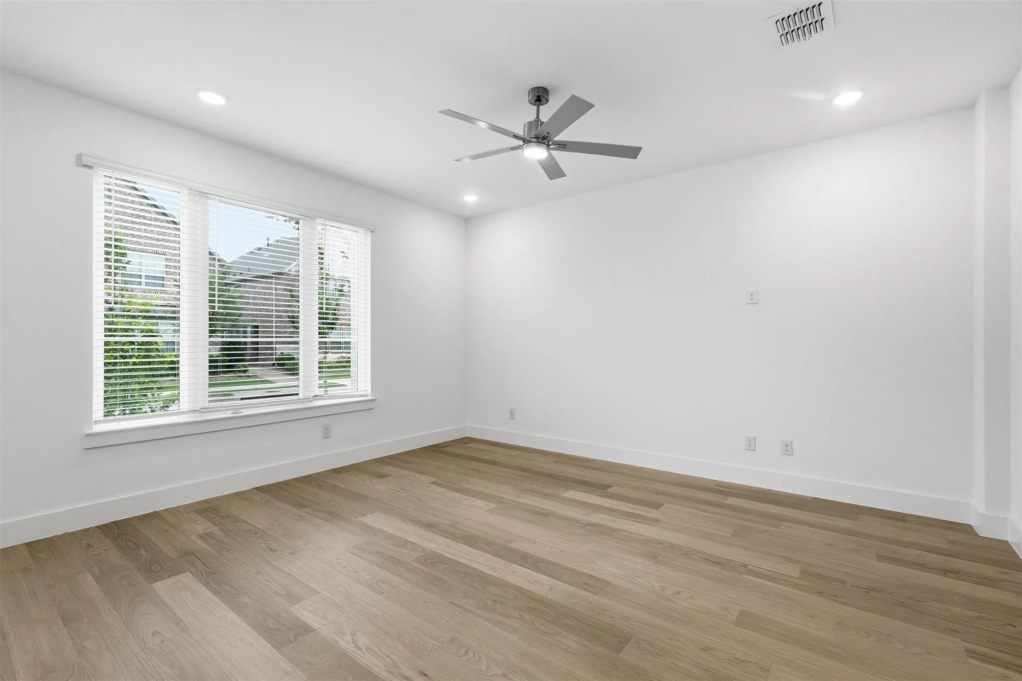 Townhouse For Sale in Tarrant County , 4734 Smokey Quartz Lane, Arlington, Texas 76005, 3 Bedroom, 3 Bathroom, 2 Garage spaces, 1,688 Sqft, built in 2024, mls#21389224, Real Estate Agent in Arlington, Homes For Sale in Tarrant county, Homes For Sale in Arlington, Realtor in Arlington Texas, Real Estate Brokerage Independent Realty Texas, Luminita Cordes Realtor