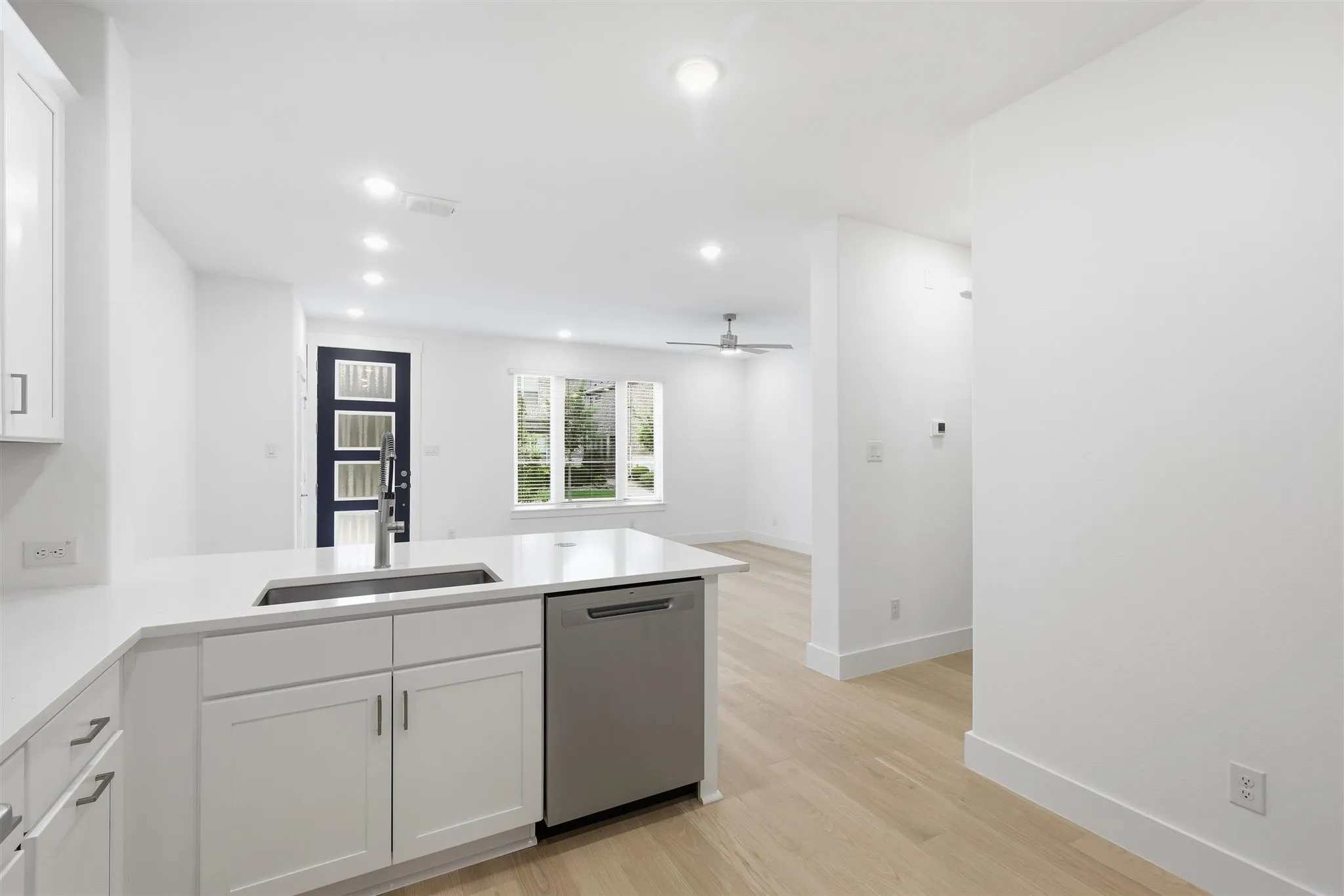 Townhouse For Sale in Tarrant County , 4734 Smokey Quartz Lane, Arlington, Texas 76005, 3 Bedroom, 3 Bathroom, 2 Garage spaces, 1,688 Sqft, built in 2024, mls#21389224, Real Estate Agent in Arlington, Homes For Sale in Tarrant county, Homes For Sale in Arlington, Realtor in Arlington Texas, Real Estate Brokerage Independent Realty Texas, Luminita Cordes Realtor