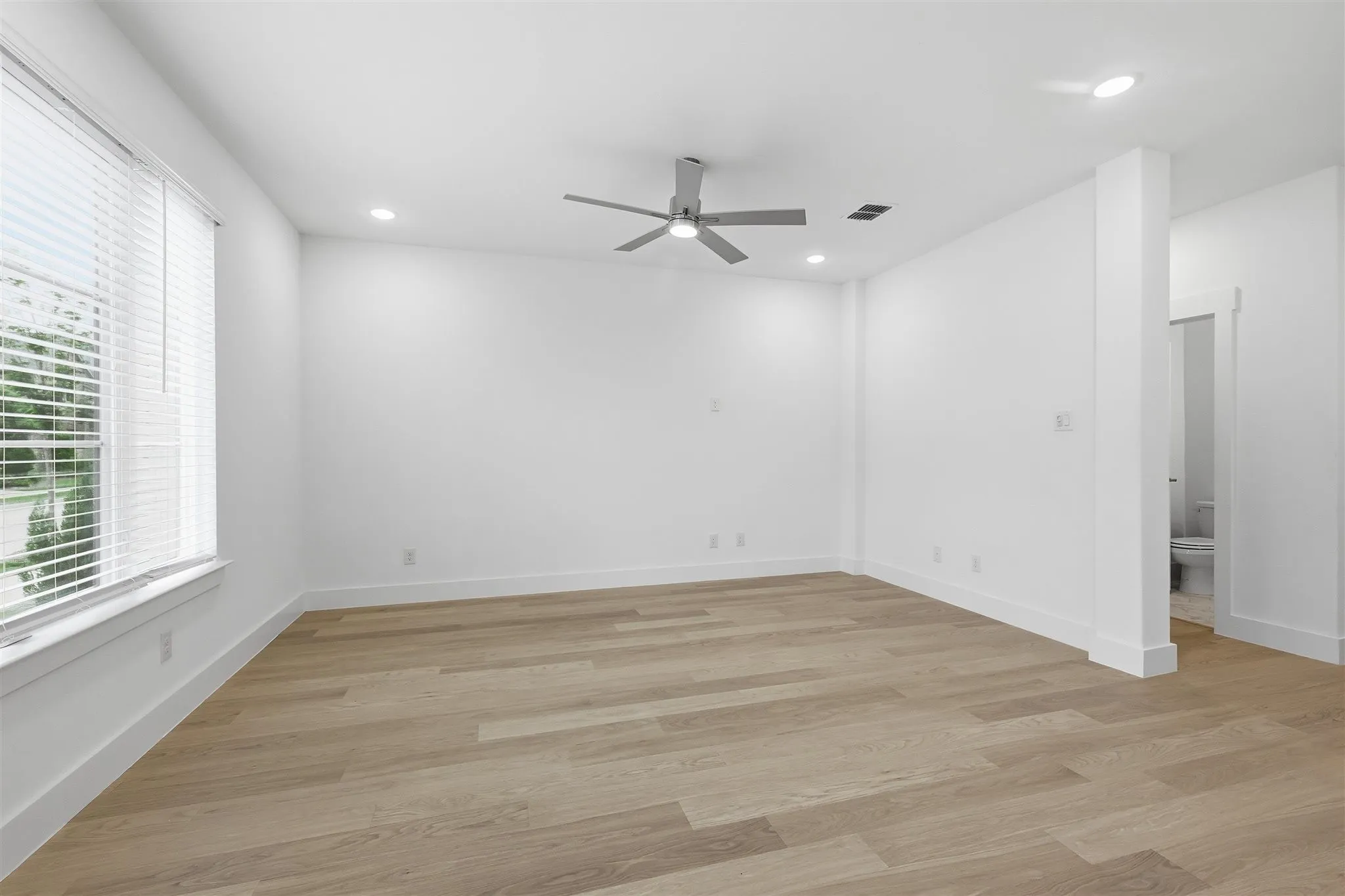 Townhouse For Sale in Tarrant County , 4734 Smokey Quartz Lane, Arlington, Texas 76005, 3 Bedroom, 3 Bathroom, 2 Garage spaces, 1,688 Sqft, built in 2024, mls#21389224, Real Estate Agent in Arlington, Homes For Sale in Tarrant county, Homes For Sale in Arlington, Realtor in Arlington Texas, Real Estate Brokerage Independent Realty Texas, Luminita Cordes Realtor