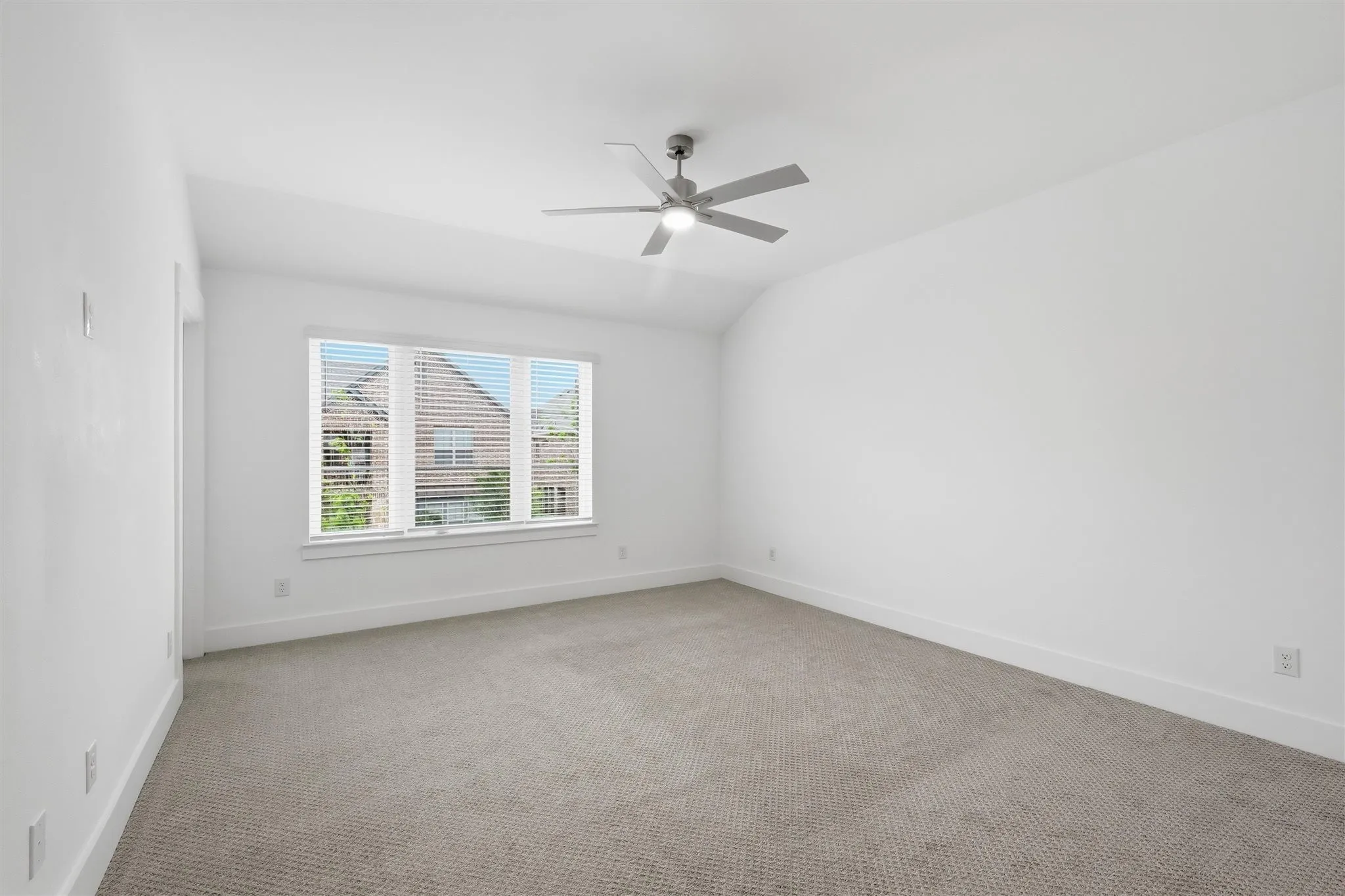 Townhouse For Sale in Tarrant County , 4734 Smokey Quartz Lane, Arlington, Texas 76005, 3 Bedroom, 3 Bathroom, 2 Garage spaces, 1,688 Sqft, built in 2024, mls#21389224, Real Estate Agent in Arlington, Homes For Sale in Tarrant county, Homes For Sale in Arlington, Realtor in Arlington Texas, Real Estate Brokerage Independent Realty Texas, Luminita Cordes Realtor