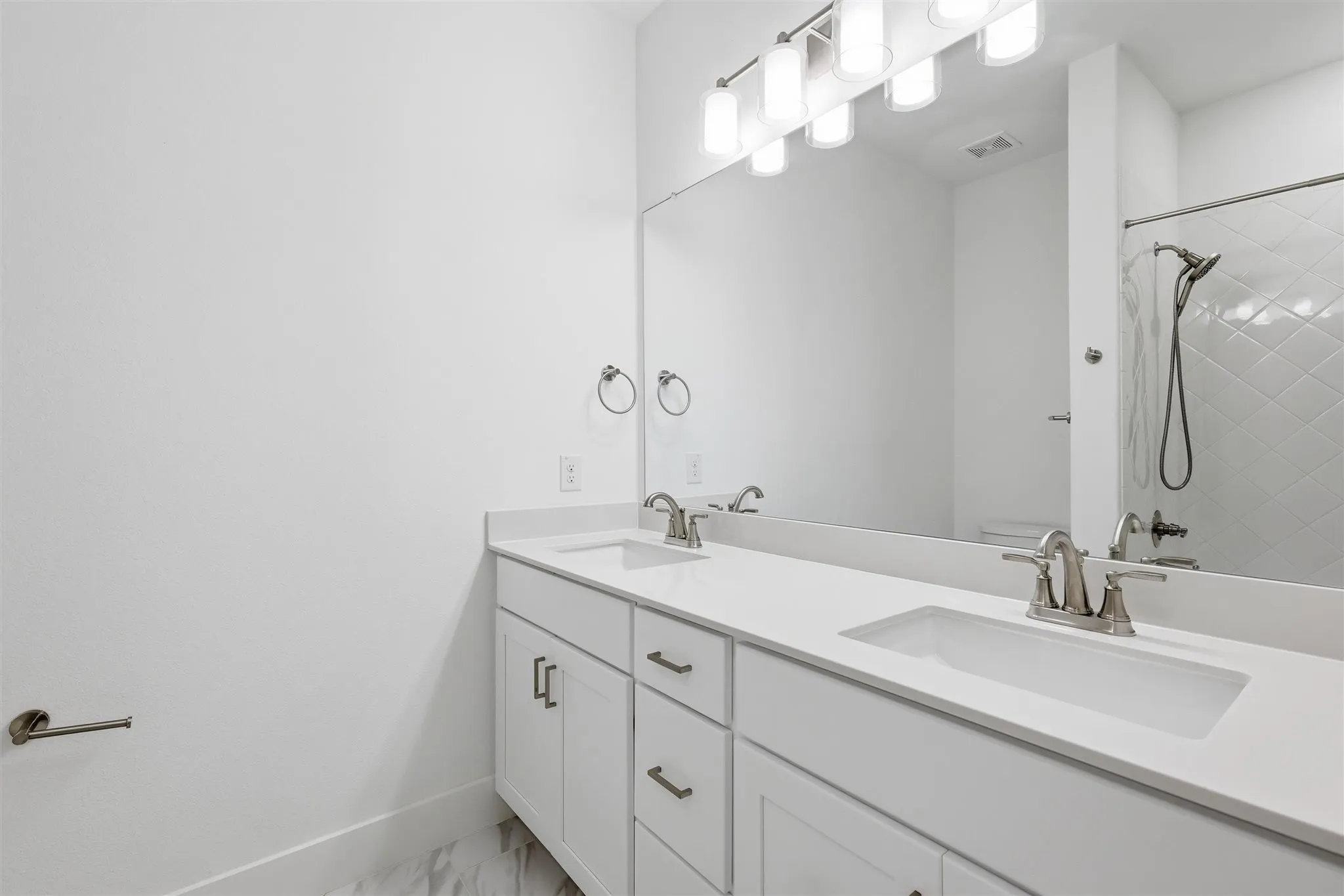 Townhouse For Sale in Tarrant County , 4734 Smokey Quartz Lane, Arlington, Texas 76005, 3 Bedroom, 3 Bathroom, 2 Garage spaces, 1,688 Sqft, built in 2024, mls#21389224, Real Estate Agent in Arlington, Homes For Sale in Tarrant county, Homes For Sale in Arlington, Realtor in Arlington Texas, Real Estate Brokerage Independent Realty Texas, Luminita Cordes Realtor