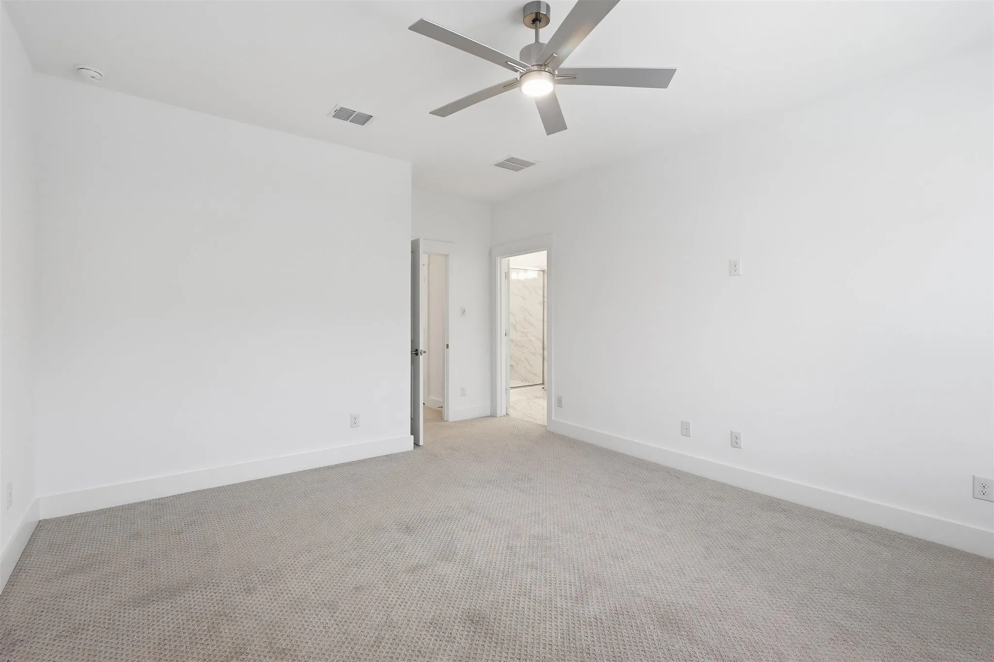 Townhouse For Sale in Tarrant County , 4734 Smokey Quartz Lane, Arlington, Texas 76005, 3 Bedroom, 3 Bathroom, 2 Garage spaces, 1,688 Sqft, built in 2024, mls#21389224, Real Estate Agent in Arlington, Homes For Sale in Tarrant county, Homes For Sale in Arlington, Realtor in Arlington Texas, Real Estate Brokerage Independent Realty Texas, Luminita Cordes Realtor
