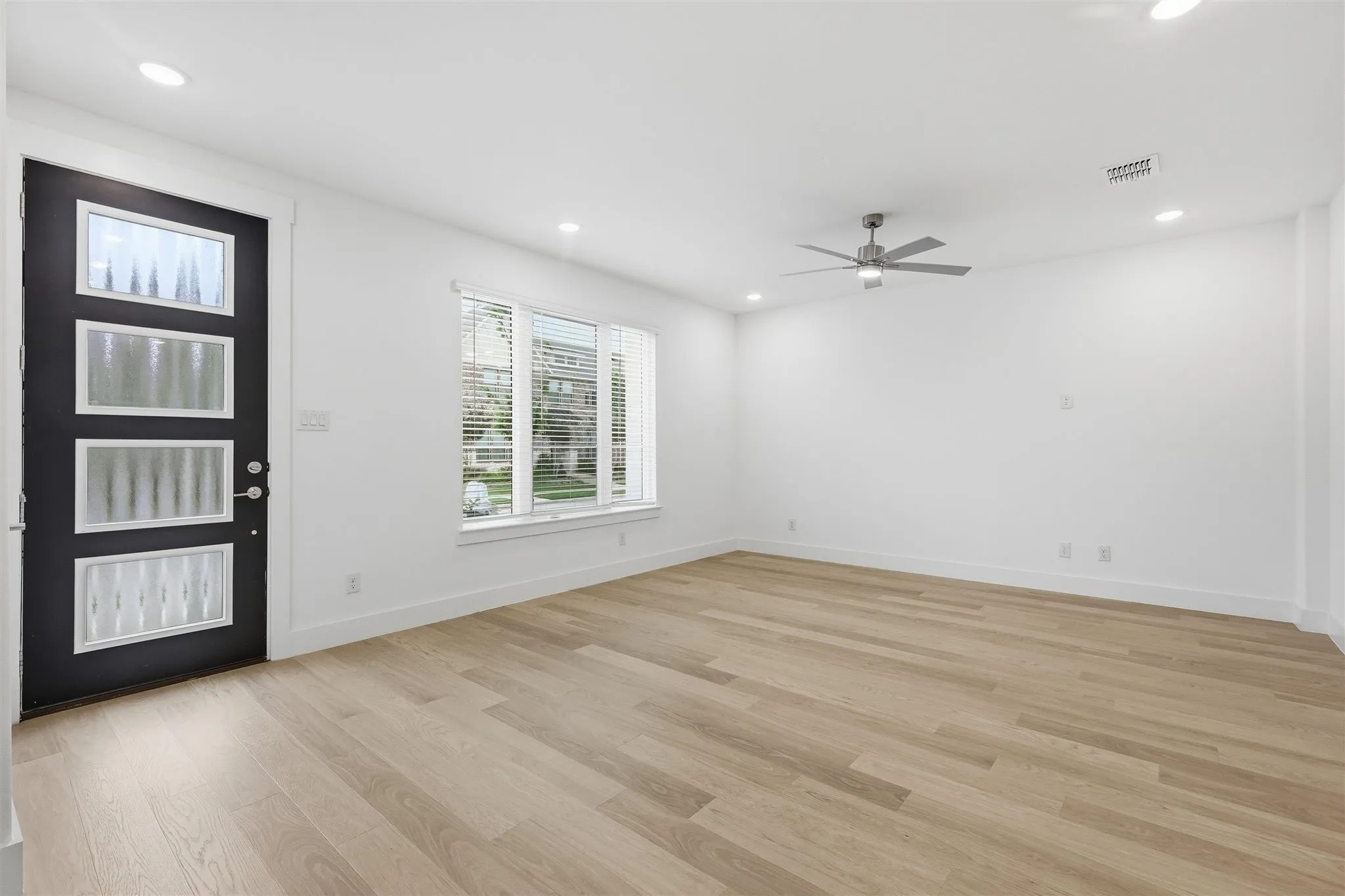 Townhouse For Sale in Tarrant County , 4734 Smokey Quartz Lane, Arlington, Texas 76005, 3 Bedroom, 3 Bathroom, 2 Garage spaces, 1,688 Sqft, built in 2024, mls#21389224, Real Estate Agent in Arlington, Homes For Sale in Tarrant county, Homes For Sale in Arlington, Realtor in Arlington Texas, Real Estate Brokerage Independent Realty Texas, Luminita Cordes Realtor