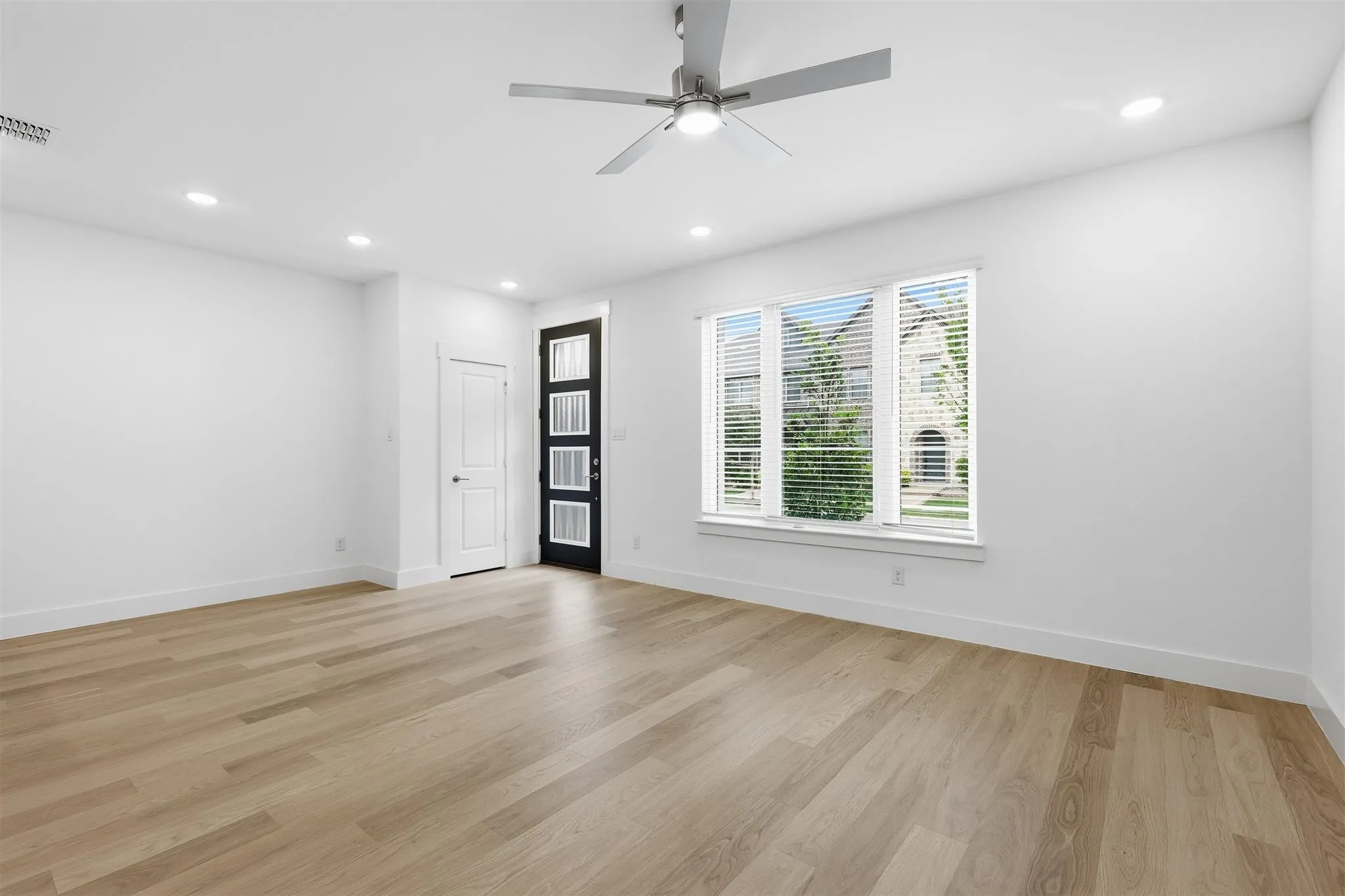 Townhouse For Sale in Tarrant County , 4734 Smokey Quartz Lane, Arlington, Texas 76005, 3 Bedroom, 3 Bathroom, 2 Garage spaces, 1,688 Sqft, built in 2024, mls#21389224, Real Estate Agent in Arlington, Homes For Sale in Tarrant county, Homes For Sale in Arlington, Realtor in Arlington Texas, Real Estate Brokerage Independent Realty Texas, Luminita Cordes Realtor