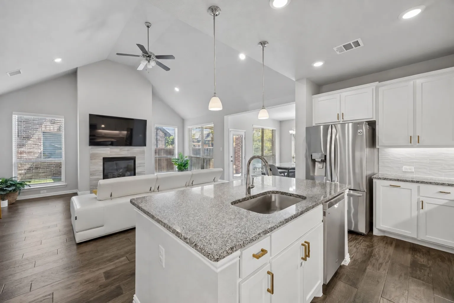 Single Family Residence For Sale in Denton County , 1421 Buttonbush Circle, Northlake, Texas 76226, 4 Bedroom, 3 Bathroom, 2 Garage spaces, 2,397 Sqft, built in 2020, mls#21387760, Real Estate Agent in Northlake, Homes For Sale in Denton county, Homes For Sale in Northlake, Realtor in Northlake Texas, Real Estate Brokerage Independent Realty Texas, Luminita Cordes Realtor