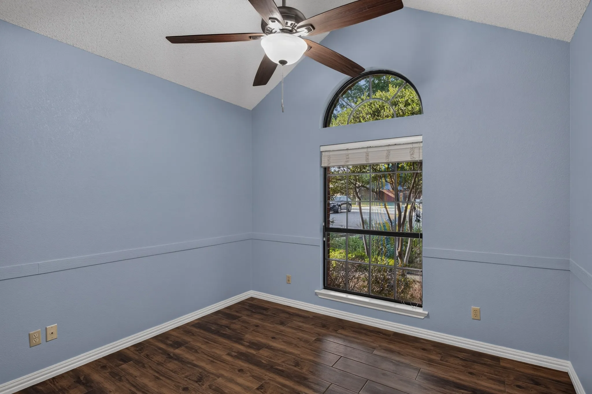 Single Family Residence For Sale in Denton County , 624 Arbor Court, Highland Village, Texas 75077, 3 Bedroom, 2 Bathroom, 2 Garage spaces, 1,740 Sqft, built in 1987, mls#21388100, Real Estate Agent in Highland Village, Homes For Sale in Denton county, Homes For Sale in Highland Village, Realtor in Highland Village Texas, Real Estate Brokerage Independent Realty Texas, Luminita Cordes Realtor