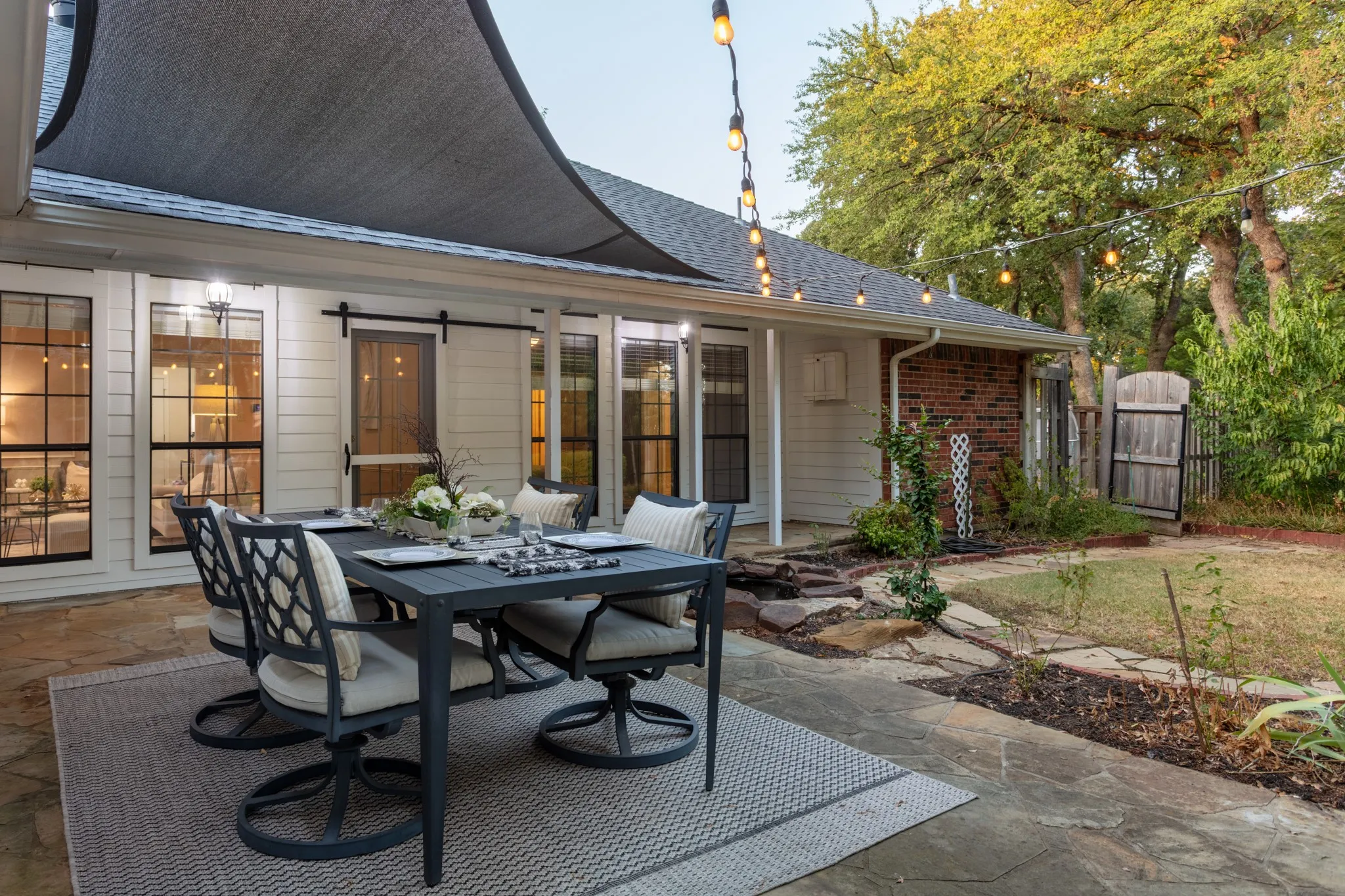 Single Family Residence For Sale in Denton County , 624 Arbor Court, Highland Village, Texas 75077, 3 Bedroom, 2 Bathroom, 2 Garage spaces, 1,740 Sqft, built in 1987, mls#21388100, Real Estate Agent in Highland Village, Homes For Sale in Denton county, Homes For Sale in Highland Village, Realtor in Highland Village Texas, Real Estate Brokerage Independent Realty Texas, Luminita Cordes Realtor
