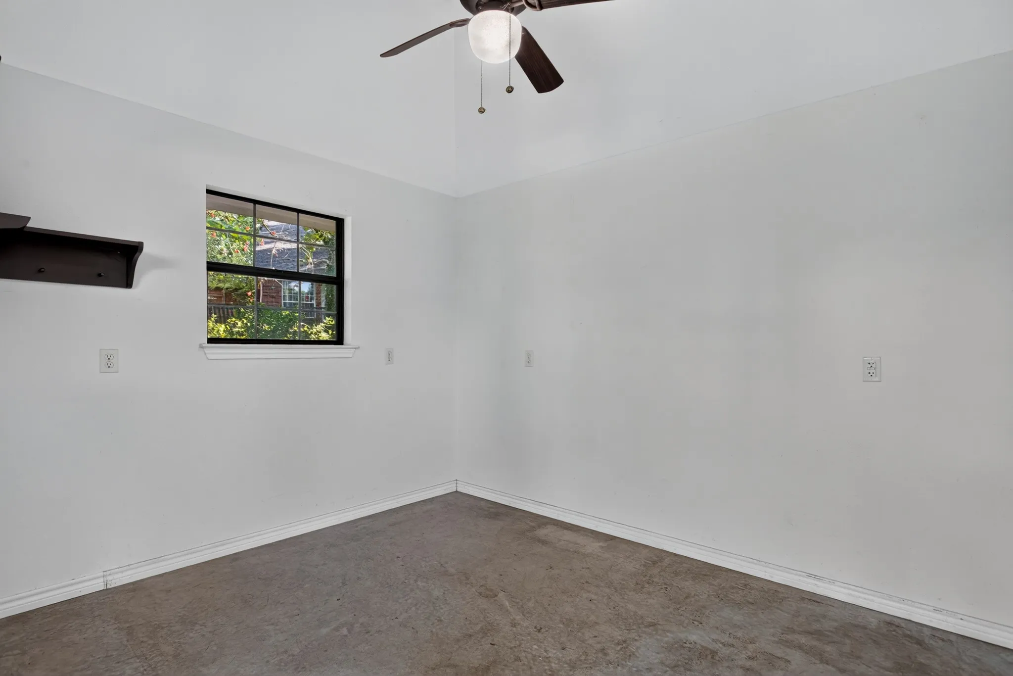 Single Family Residence For Sale in Denton County , 624 Arbor Court, Highland Village, Texas 75077, 3 Bedroom, 2 Bathroom, 2 Garage spaces, 1,740 Sqft, built in 1987, mls#21388100, Real Estate Agent in Highland Village, Homes For Sale in Denton county, Homes For Sale in Highland Village, Realtor in Highland Village Texas, Real Estate Brokerage Independent Realty Texas, Luminita Cordes Realtor