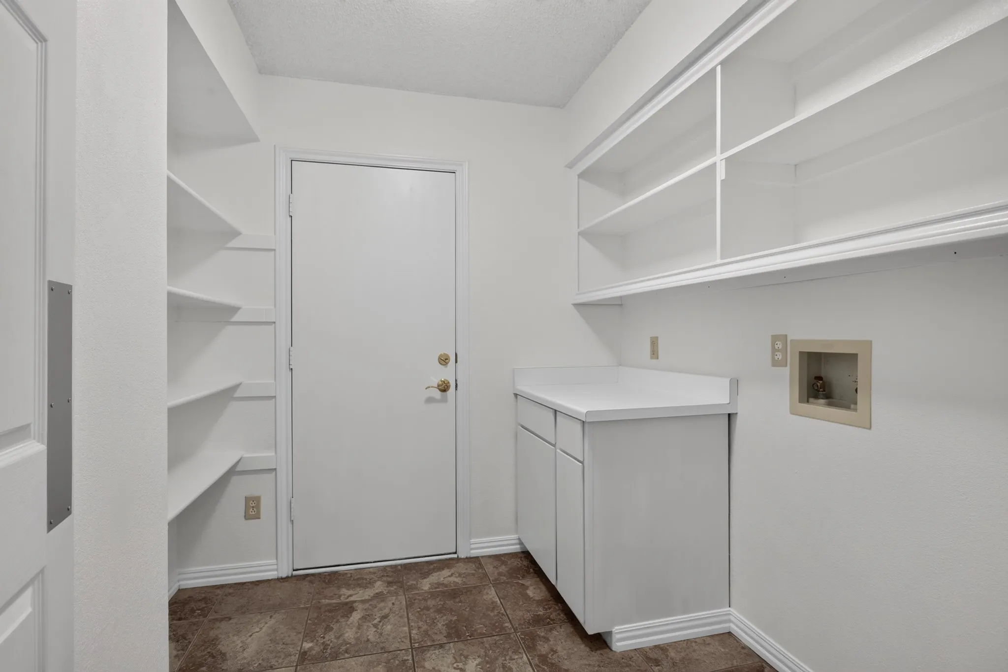 Single Family Residence For Sale in Denton County , 624 Arbor Court, Highland Village, Texas 75077, 3 Bedroom, 2 Bathroom, 2 Garage spaces, 1,740 Sqft, built in 1987, mls#21388100, Real Estate Agent in Highland Village, Homes For Sale in Denton county, Homes For Sale in Highland Village, Realtor in Highland Village Texas, Real Estate Brokerage Independent Realty Texas, Luminita Cordes Realtor