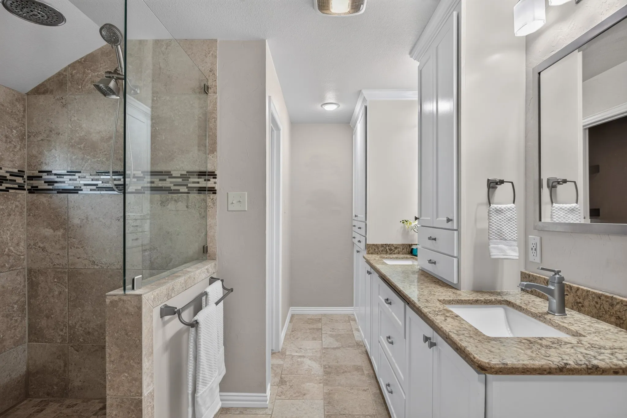 Single Family Residence For Sale in Denton County , 624 Arbor Court, Highland Village, Texas 75077, 3 Bedroom, 2 Bathroom, 2 Garage spaces, 1,740 Sqft, built in 1987, mls#21388100, Real Estate Agent in Highland Village, Homes For Sale in Denton county, Homes For Sale in Highland Village, Realtor in Highland Village Texas, Real Estate Brokerage Independent Realty Texas, Luminita Cordes Realtor