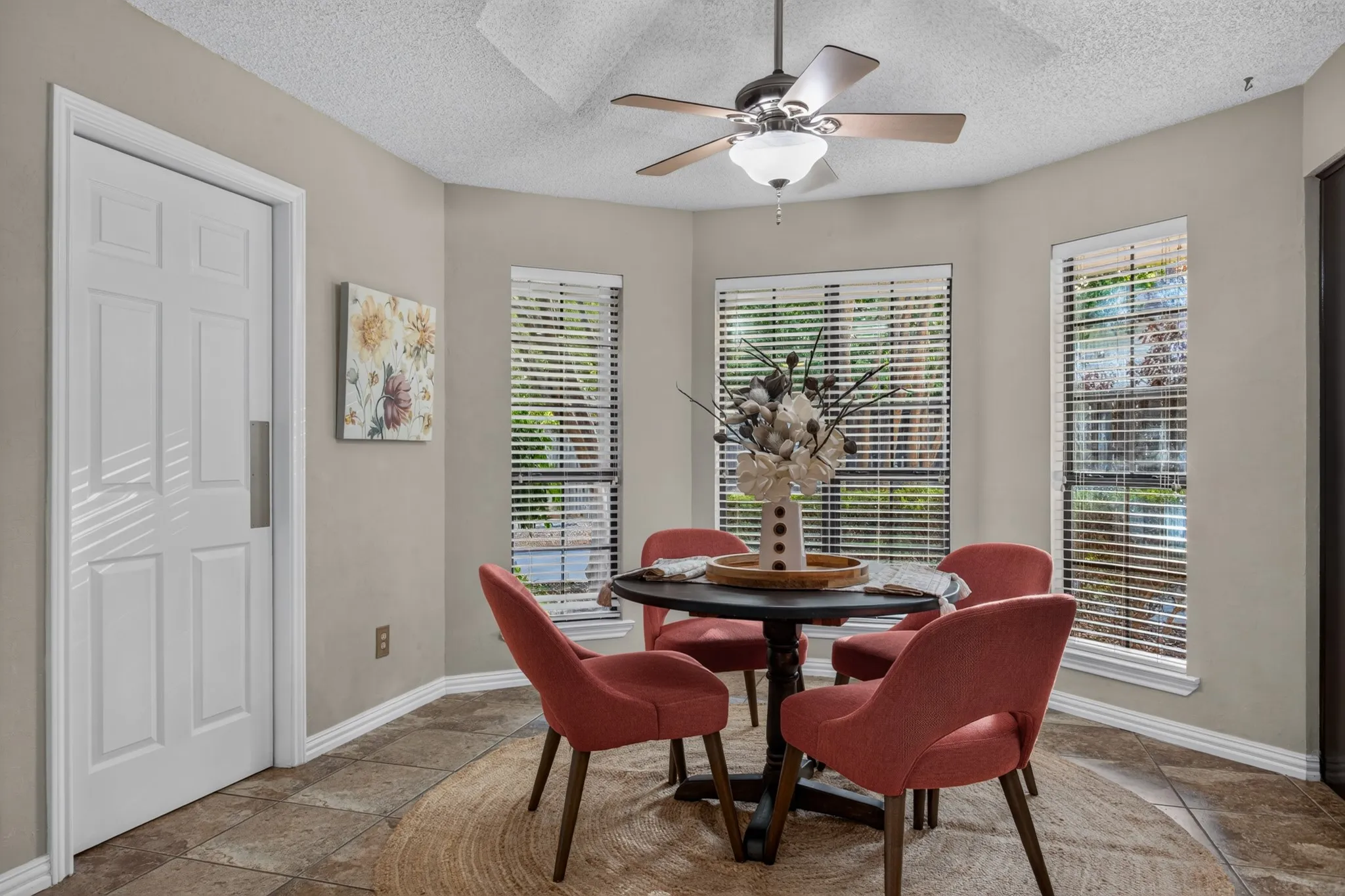 Single Family Residence For Sale in Denton County , 624 Arbor Court, Highland Village, Texas 75077, 3 Bedroom, 2 Bathroom, 2 Garage spaces, 1,740 Sqft, built in 1987, mls#21388100, Real Estate Agent in Highland Village, Homes For Sale in Denton county, Homes For Sale in Highland Village, Realtor in Highland Village Texas, Real Estate Brokerage Independent Realty Texas, Luminita Cordes Realtor