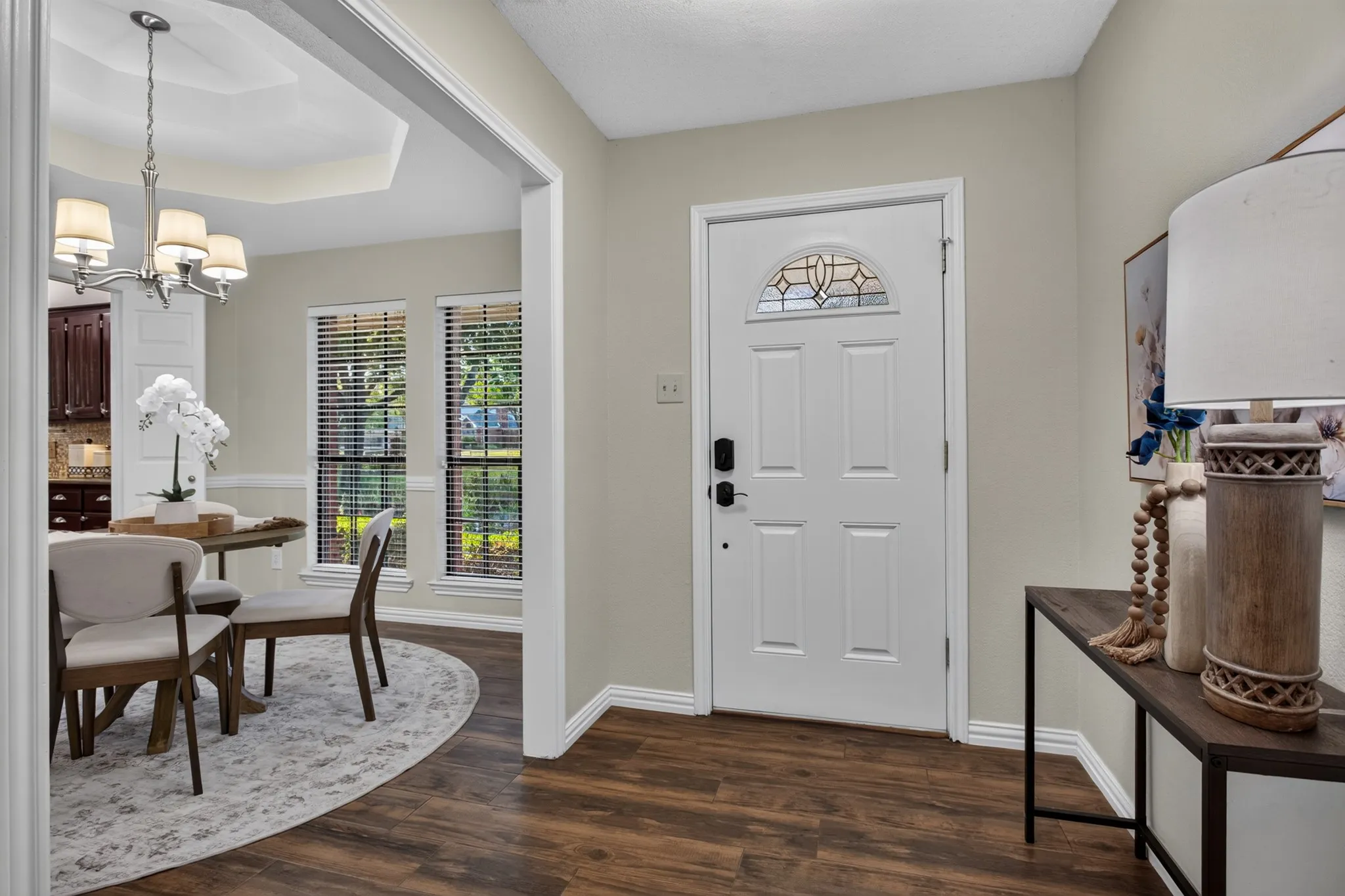 Single Family Residence For Sale in Denton County , 624 Arbor Court, Highland Village, Texas 75077, 3 Bedroom, 2 Bathroom, 2 Garage spaces, 1,740 Sqft, built in 1987, mls#21388100, Real Estate Agent in Highland Village, Homes For Sale in Denton county, Homes For Sale in Highland Village, Realtor in Highland Village Texas, Real Estate Brokerage Independent Realty Texas, Luminita Cordes Realtor