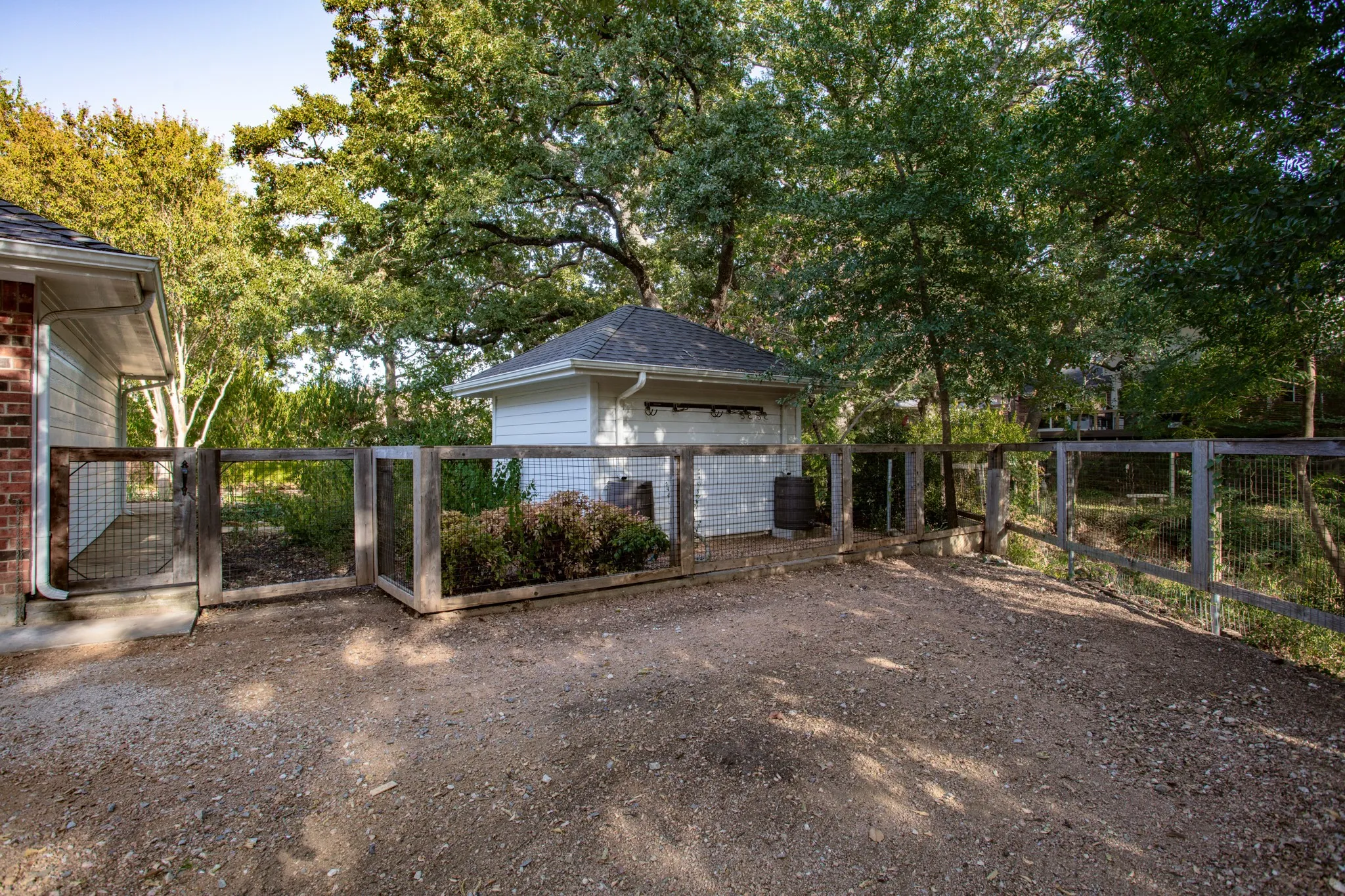 Single Family Residence For Sale in Denton County , 624 Arbor Court, Highland Village, Texas 75077, 3 Bedroom, 2 Bathroom, 2 Garage spaces, 1,740 Sqft, built in 1987, mls#21388100, Real Estate Agent in Highland Village, Homes For Sale in Denton county, Homes For Sale in Highland Village, Realtor in Highland Village Texas, Real Estate Brokerage Independent Realty Texas, Luminita Cordes Realtor