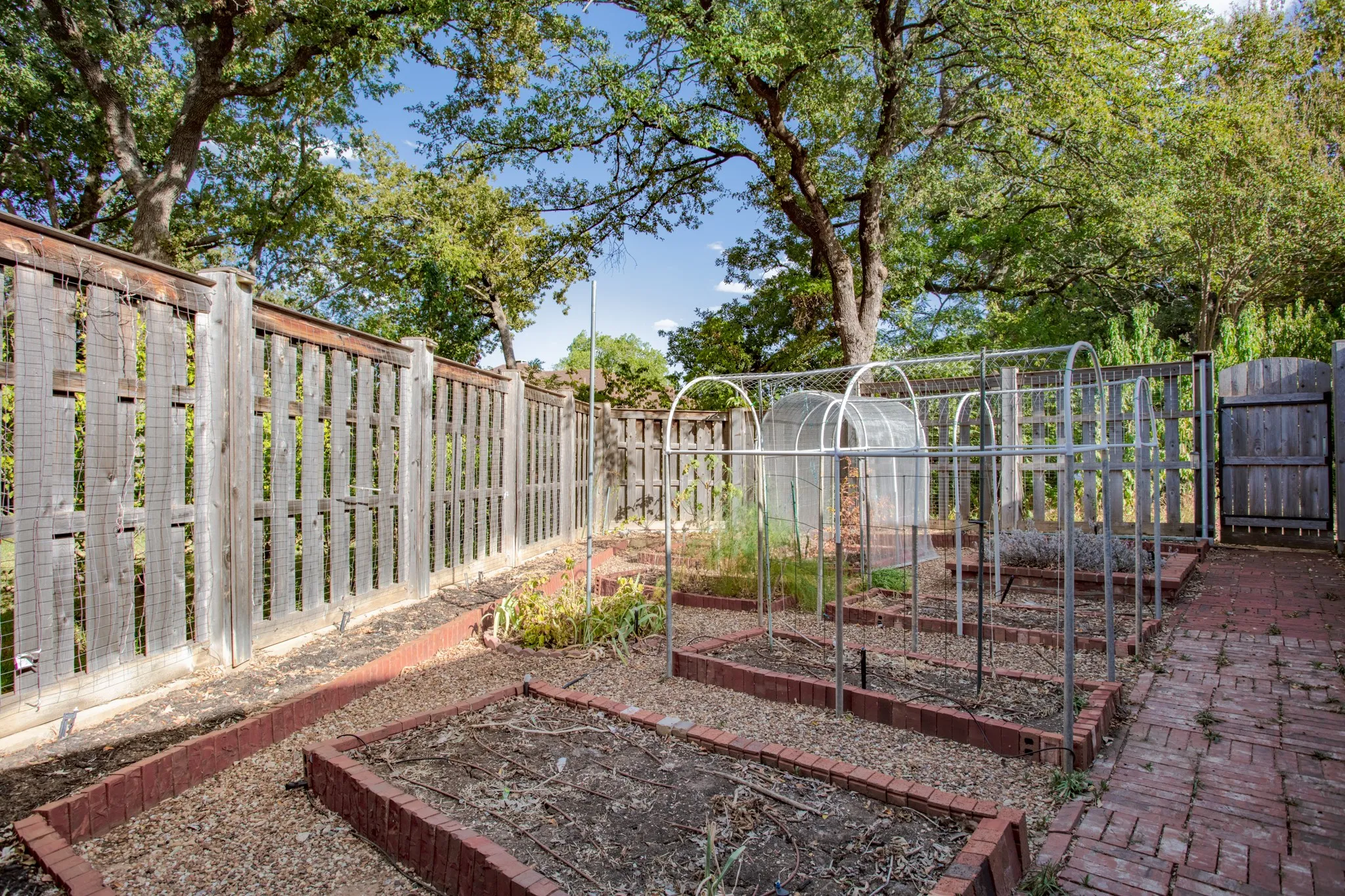 Single Family Residence For Sale in Denton County , 624 Arbor Court, Highland Village, Texas 75077, 3 Bedroom, 2 Bathroom, 2 Garage spaces, 1,740 Sqft, built in 1987, mls#21388100, Real Estate Agent in Highland Village, Homes For Sale in Denton county, Homes For Sale in Highland Village, Realtor in Highland Village Texas, Real Estate Brokerage Independent Realty Texas, Luminita Cordes Realtor