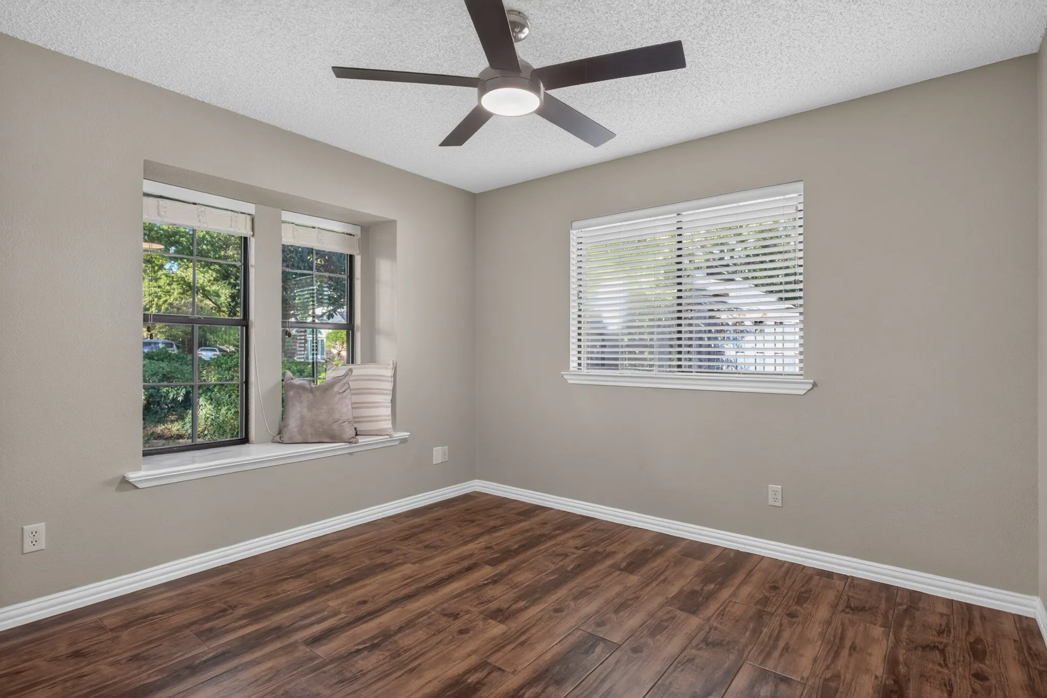 Single Family Residence For Sale in Denton County , 624 Arbor Court, Highland Village, Texas 75077, 3 Bedroom, 2 Bathroom, 2 Garage spaces, 1,740 Sqft, built in 1987, mls#21388100, Real Estate Agent in Highland Village, Homes For Sale in Denton county, Homes For Sale in Highland Village, Realtor in Highland Village Texas, Real Estate Brokerage Independent Realty Texas, Luminita Cordes Realtor