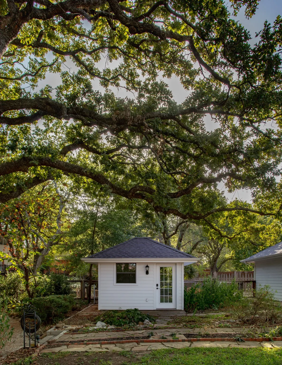 Single Family Residence For Sale in Denton County , 624 Arbor Court, Highland Village, Texas 75077, 3 Bedroom, 2 Bathroom, 2 Garage spaces, 1,740 Sqft, built in 1987, mls#21388100, Real Estate Agent in Highland Village, Homes For Sale in Denton county, Homes For Sale in Highland Village, Realtor in Highland Village Texas, Real Estate Brokerage Independent Realty Texas, Luminita Cordes Realtor