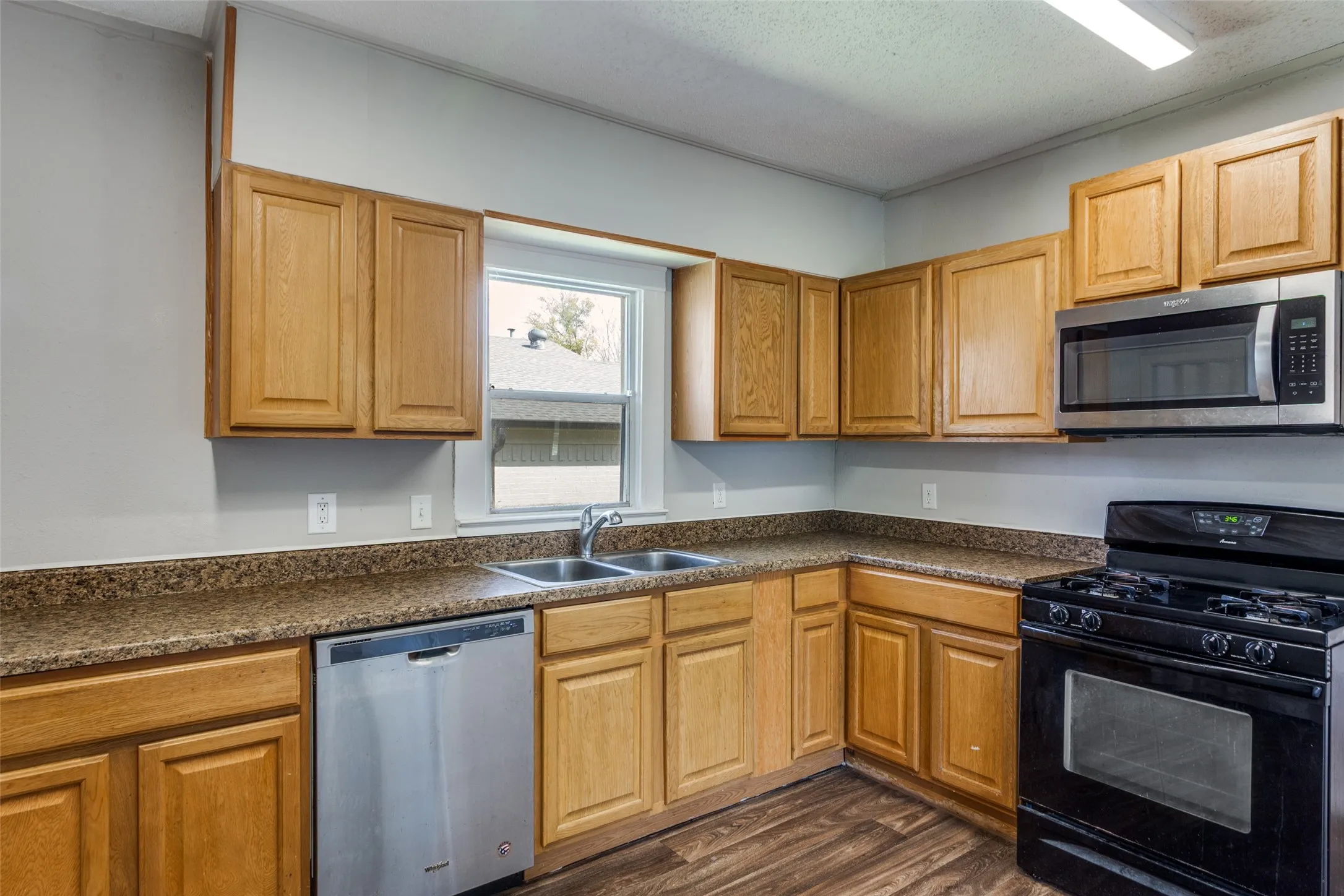 Single Family Residence For Rent in Tarrant County , 826 Mirike Drive, White Settlement, Texas 76108, 2 Bedroom, 1 Bathroom, Garage spaces, 1,091 Sqft, built in 1982, mls#21387359, Real Estate Agent in White Settlement, Homes For Rent in Tarrant county, Homes For Rent in White Settlement, Realtor in White Settlement Texas, Real Estate Brokerage Independent Realty Texas, Luminita Cordes Realtor