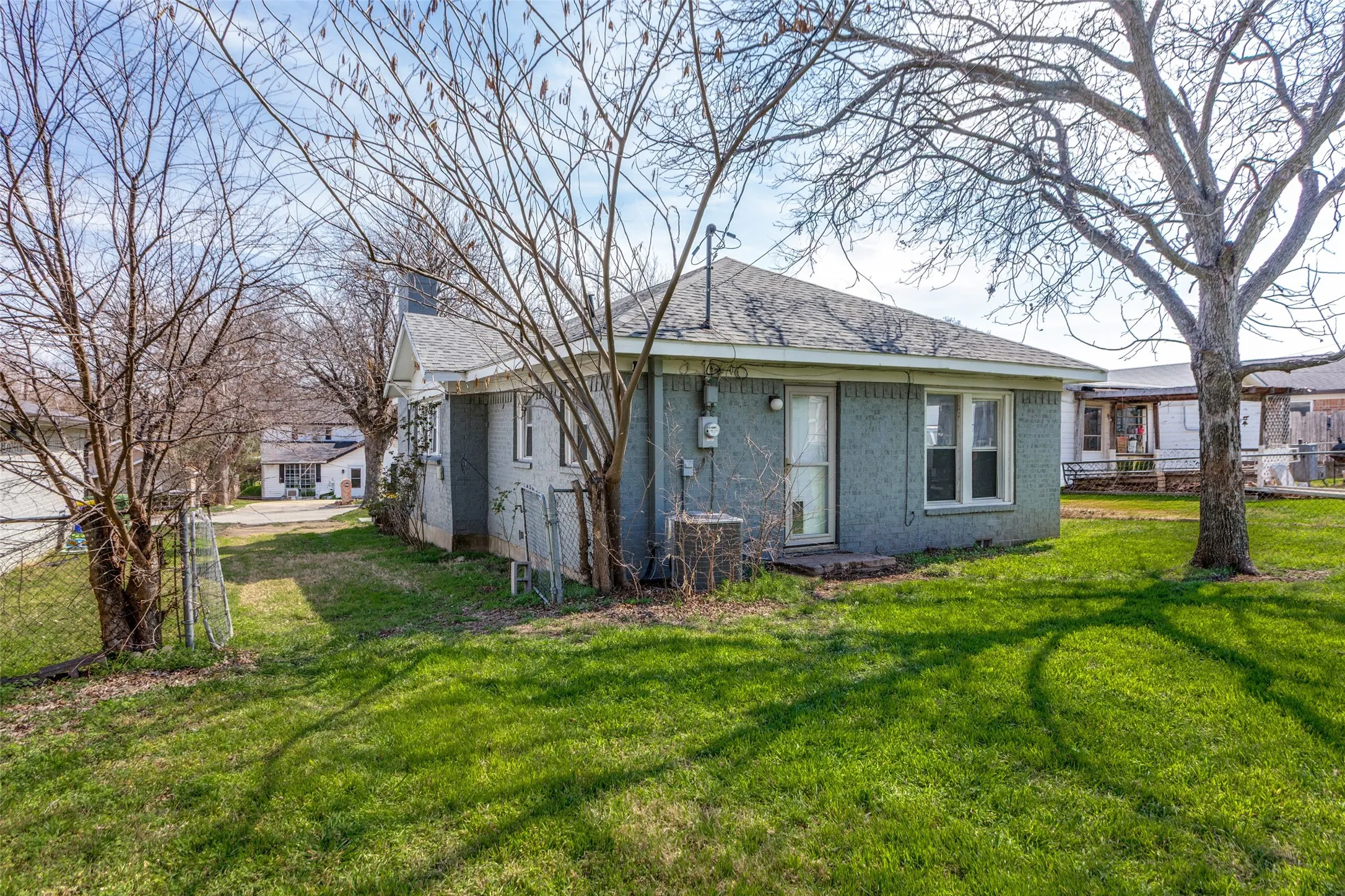 Single Family Residence For Rent in Tarrant County , 826 Mirike Drive, White Settlement, Texas 76108, 2 Bedroom, 1 Bathroom, Garage spaces, 1,091 Sqft, built in 1982, mls#21387359, Real Estate Agent in White Settlement, Homes For Rent in Tarrant county, Homes For Rent in White Settlement, Realtor in White Settlement Texas, Real Estate Brokerage Independent Realty Texas, Luminita Cordes Realtor