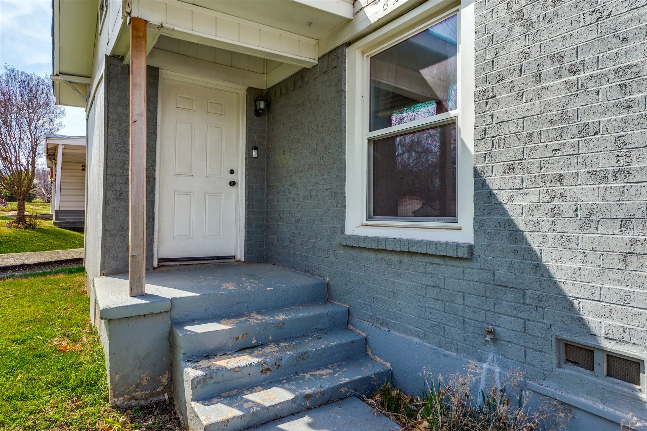 Single Family Residence For Rent in Tarrant County , 826 Mirike Drive, White Settlement, Texas 76108, 2 Bedroom, 1 Bathroom, Garage spaces, 1,091 Sqft, built in 1982, mls#21387359, Real Estate Agent in White Settlement, Homes For Rent in Tarrant county, Homes For Rent in White Settlement, Realtor in White Settlement Texas, Real Estate Brokerage Independent Realty Texas, Luminita Cordes Realtor