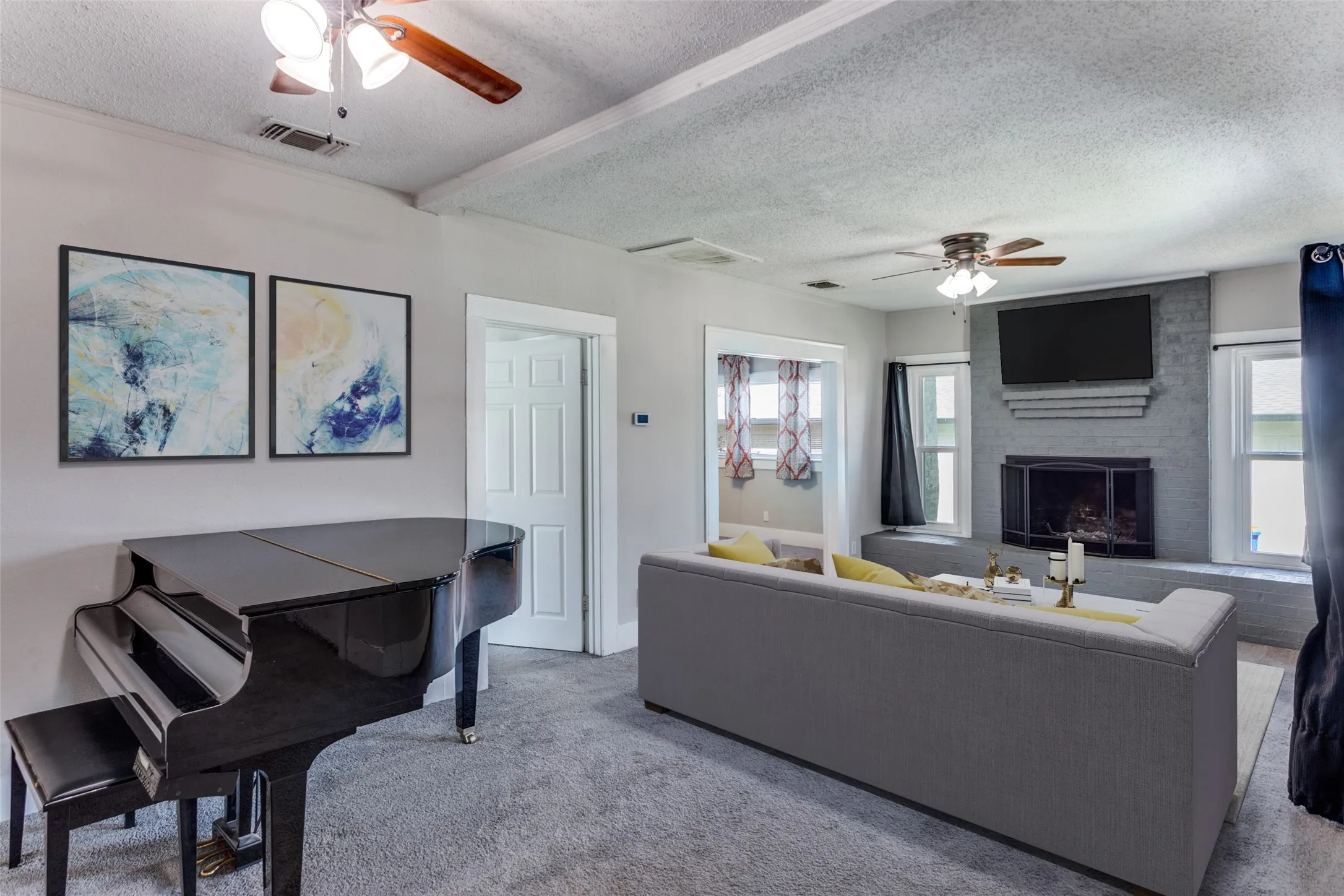 Single Family Residence For Rent in Tarrant County , 826 Mirike Drive, White Settlement, Texas 76108, 2 Bedroom, 1 Bathroom, Garage spaces, 1,091 Sqft, built in 1982, mls#21387359, Real Estate Agent in White Settlement, Homes For Rent in Tarrant county, Homes For Rent in White Settlement, Realtor in White Settlement Texas, Real Estate Brokerage Independent Realty Texas, Luminita Cordes Realtor