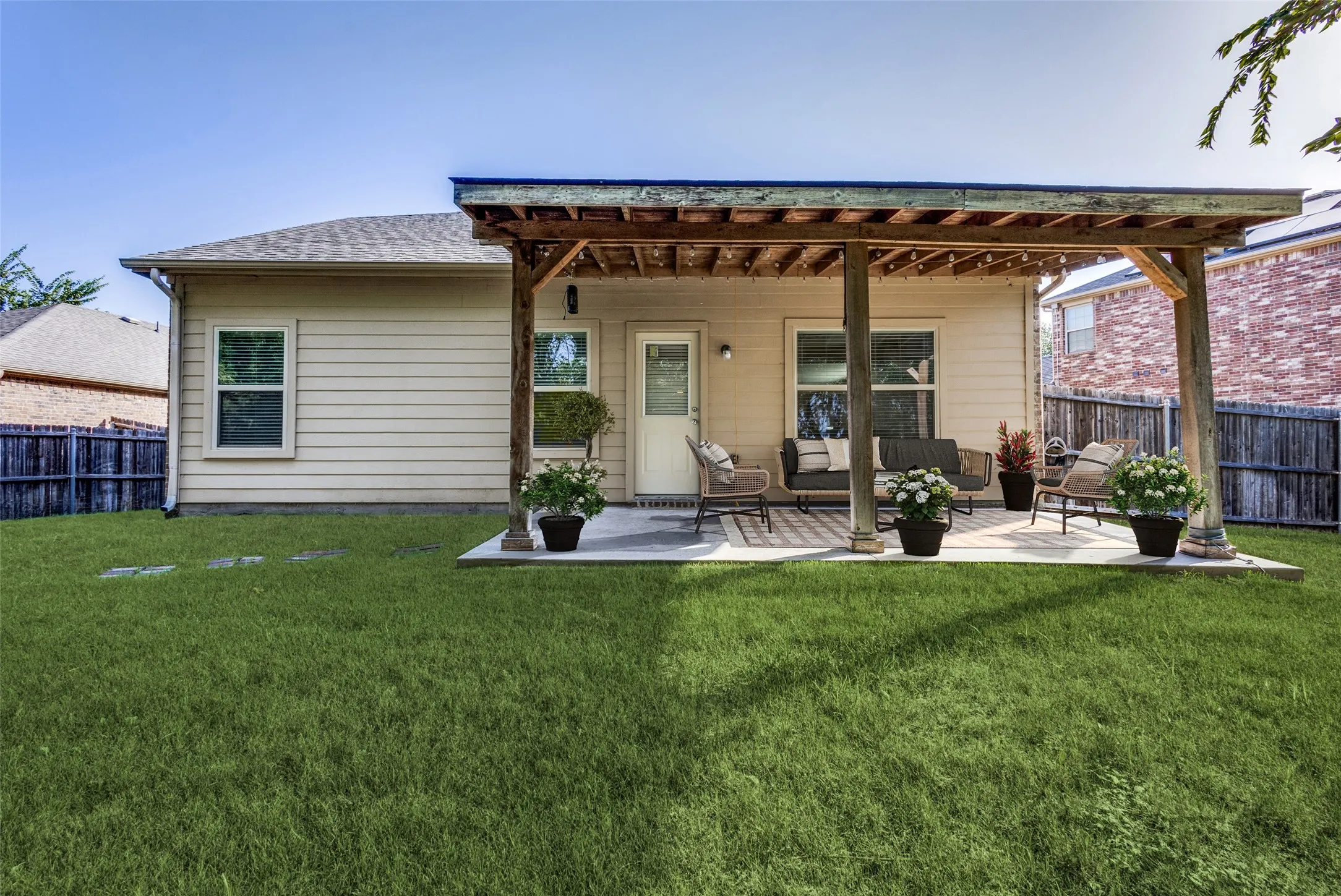 Single Family Residence For Sale in Collin County , 1201 Jasper Crossing, Princeton, Texas 75407, 5 Bedroom, 4 Bathroom, 2 Garage spaces, 2,338 Sqft, built in 2017, mls#21386801, Real Estate Agent in Princeton, Homes For Sale in Collin county, Homes For Sale in Princeton, Realtor in Princeton Texas, Real Estate Brokerage Independent Realty Texas, Luminita Cordes Realtor