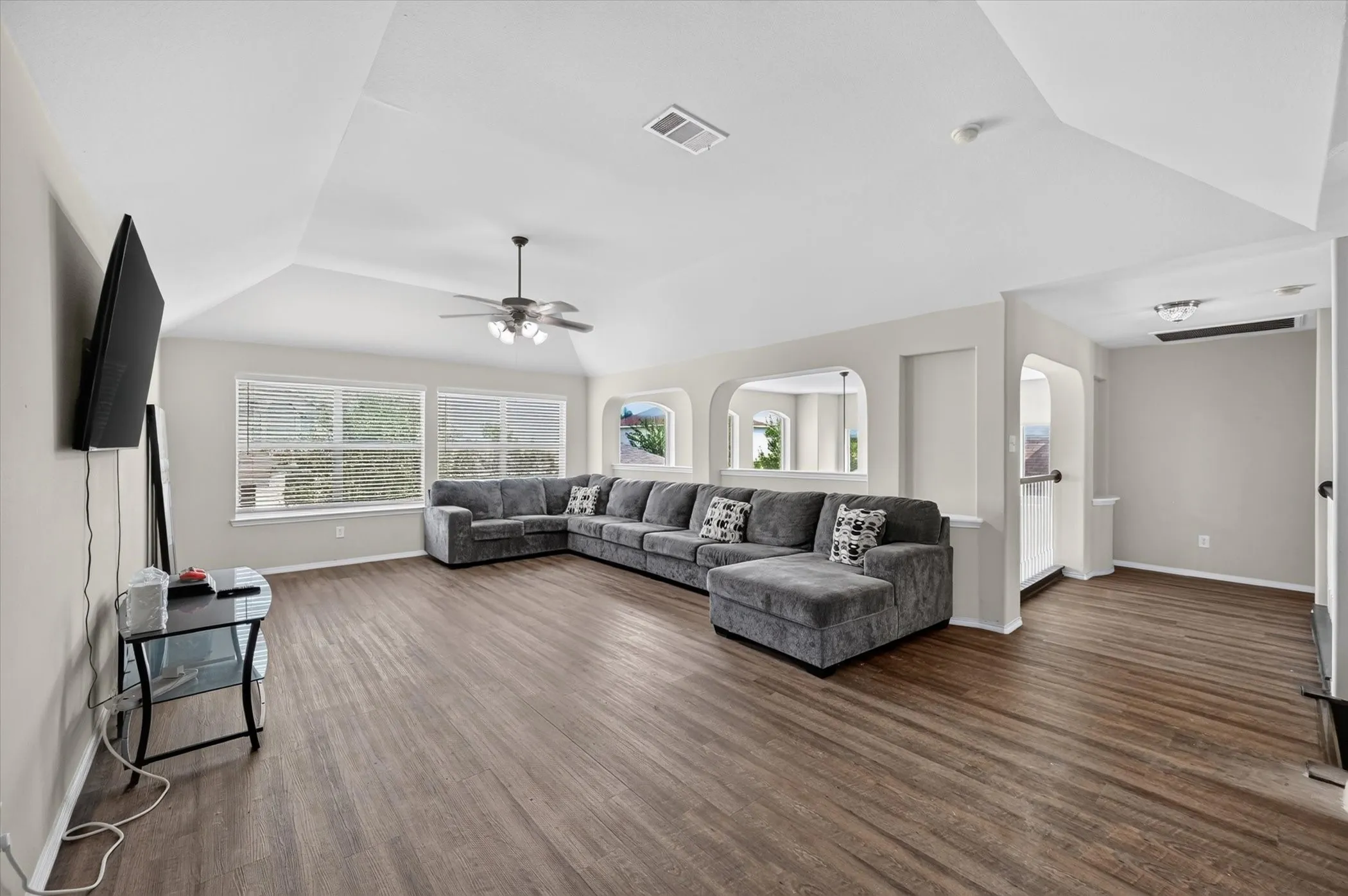 Single Family Residence For Sale in Tarrant County , 412 Roundrock Lane, Fort Worth, Texas 76140, 6 Bedroom, 4 Bathroom, 2 Garage spaces, 3,609 Sqft, built in 2007, mls#21388821, Real Estate Agent in Fort Worth, Homes For Sale in Tarrant county, Homes For Sale in Fort Worth, Realtor in Fort Worth Texas, Real Estate Brokerage Independent Realty Texas, Luminita Cordes Realtor