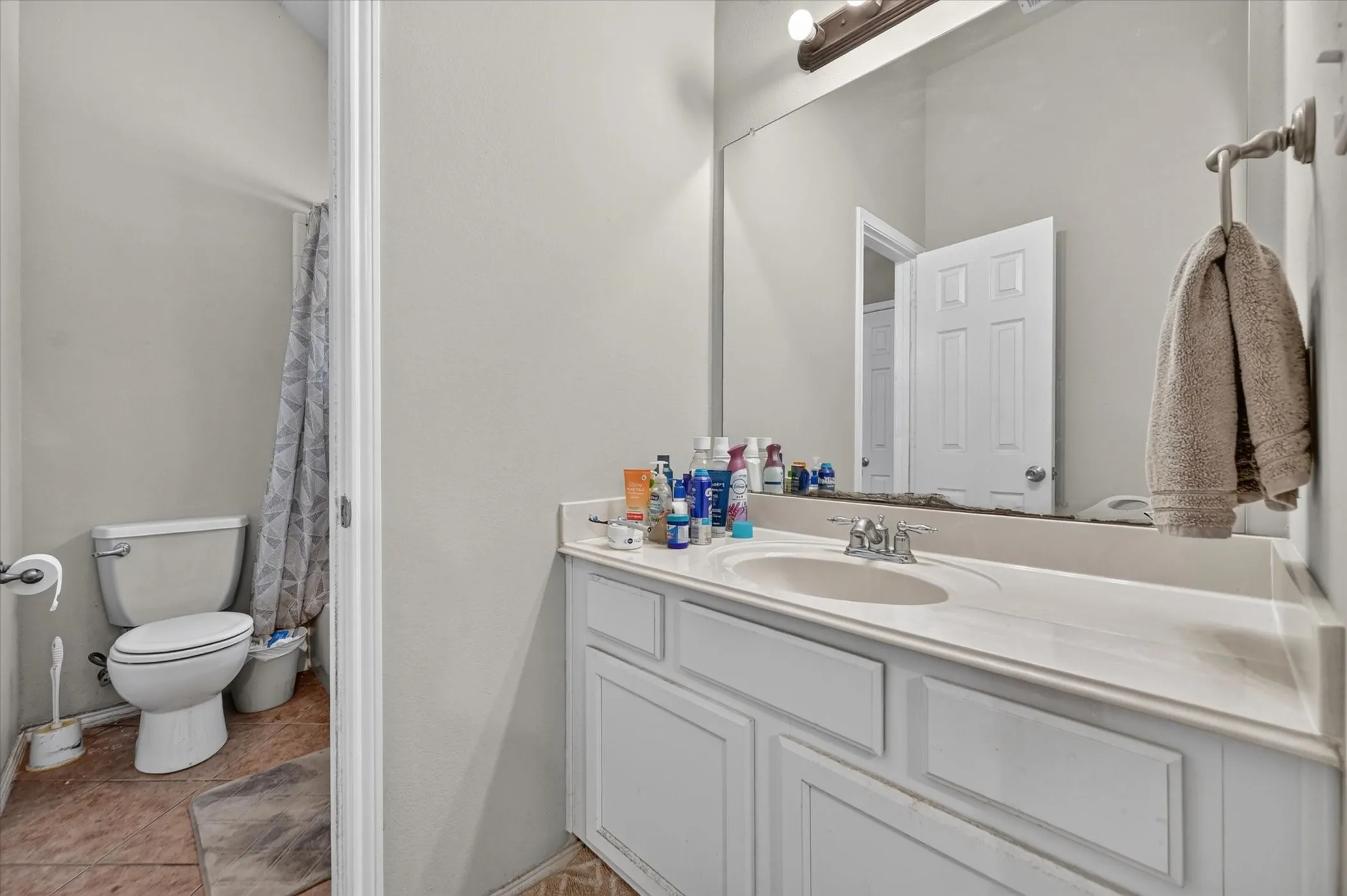 Single Family Residence For Sale in Tarrant County , 412 Roundrock Lane, Fort Worth, Texas 76140, 6 Bedroom, 4 Bathroom, 2 Garage spaces, 3,609 Sqft, built in 2007, mls#21388821, Real Estate Agent in Fort Worth, Homes For Sale in Tarrant county, Homes For Sale in Fort Worth, Realtor in Fort Worth Texas, Real Estate Brokerage Independent Realty Texas, Luminita Cordes Realtor