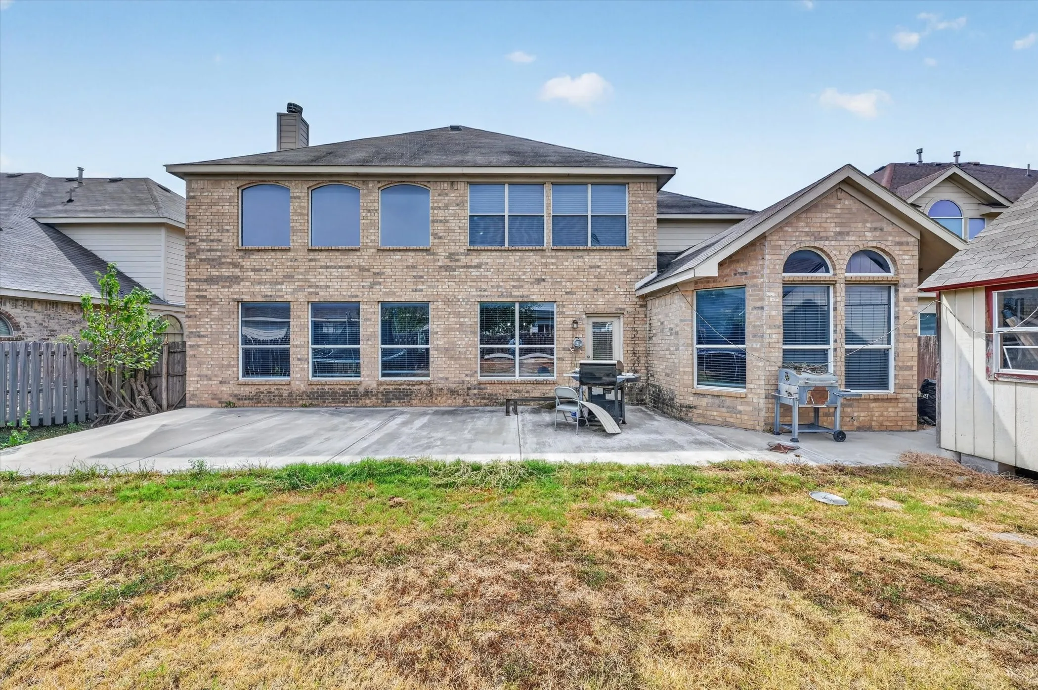 Single Family Residence For Sale in Tarrant County , 412 Roundrock Lane, Fort Worth, Texas 76140, 6 Bedroom, 4 Bathroom, 2 Garage spaces, 3,609 Sqft, built in 2007, mls#21388821, Real Estate Agent in Fort Worth, Homes For Sale in Tarrant county, Homes For Sale in Fort Worth, Realtor in Fort Worth Texas, Real Estate Brokerage Independent Realty Texas, Luminita Cordes Realtor